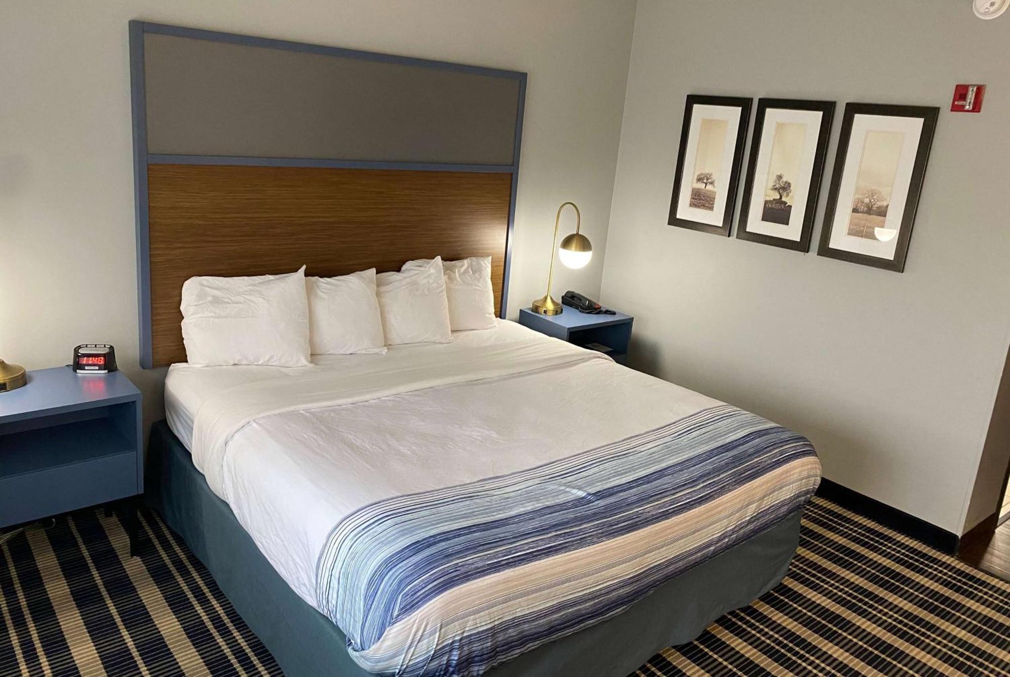 King Room - Mobility Access/Non-Smoking