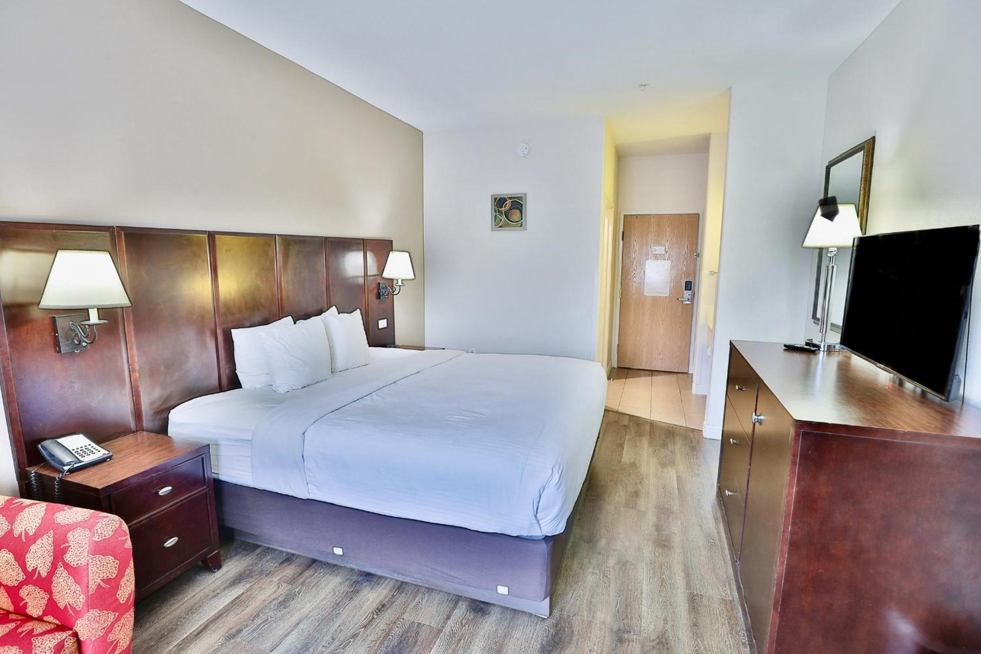 King Room - Non-Smoking,1610232886:JPEG