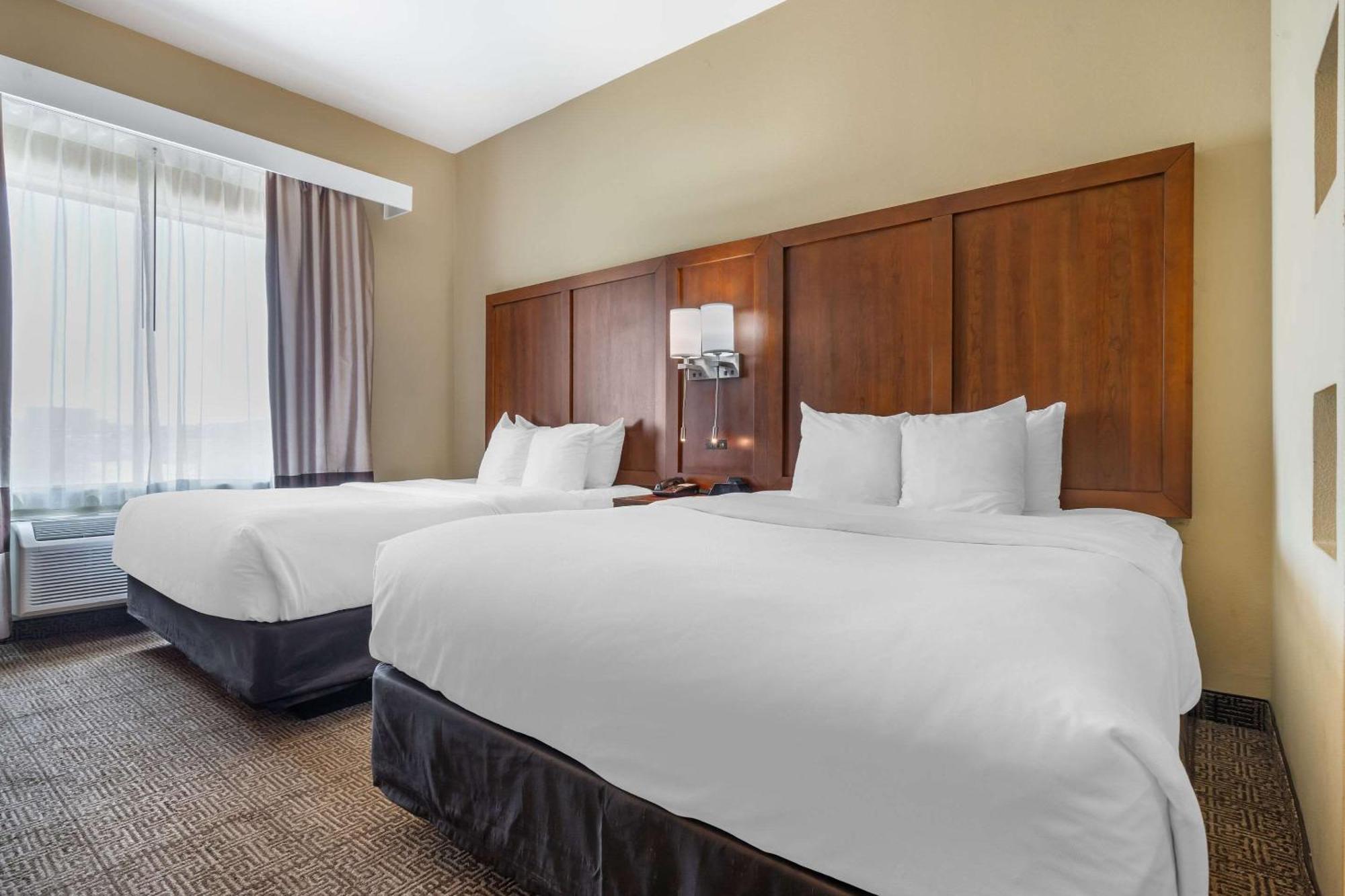 Queen Suite with Two Queen Beds - Non-Smoking