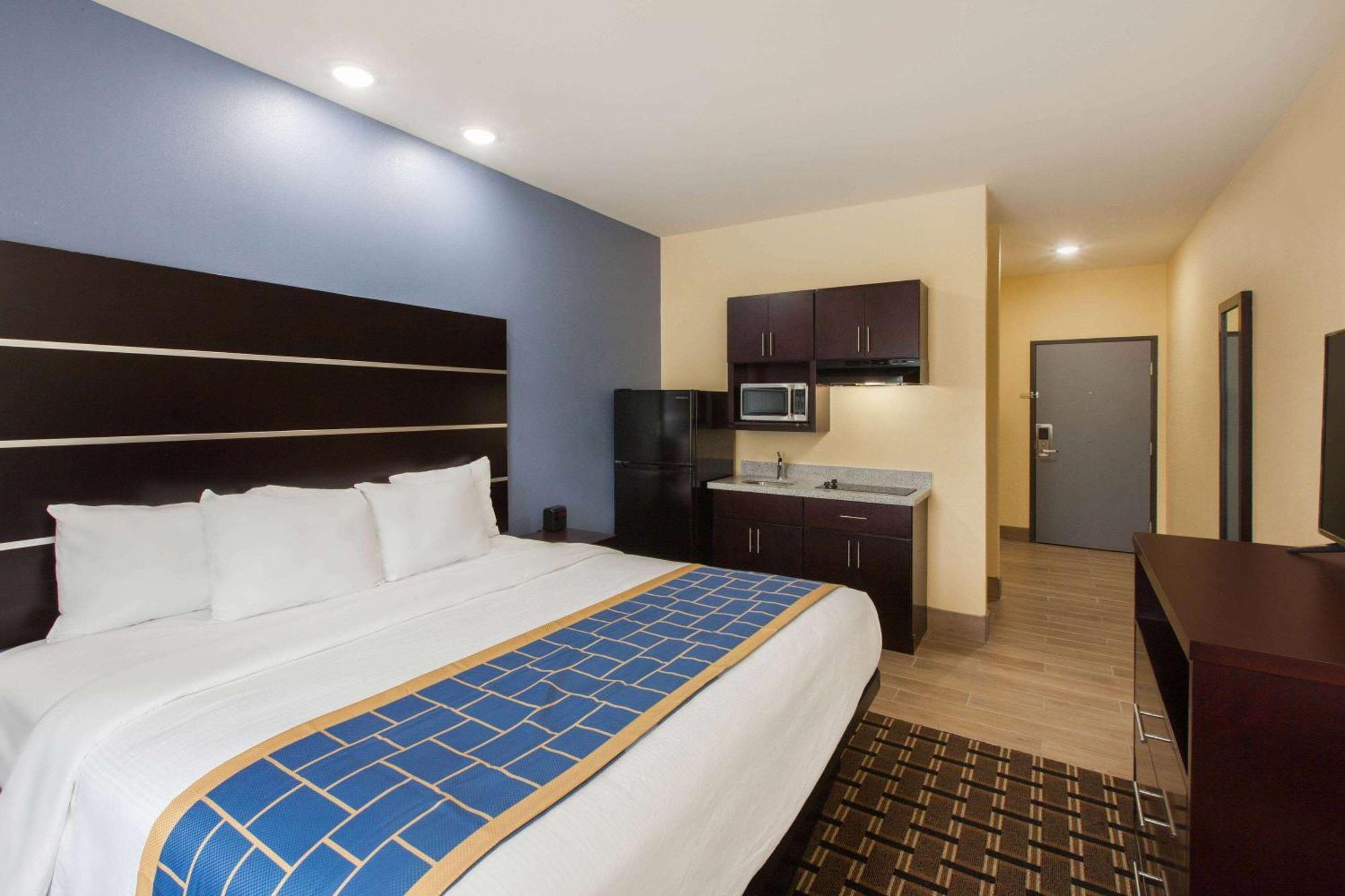 1 King Bed, Accessible, Kitchenette, Non-Smoking