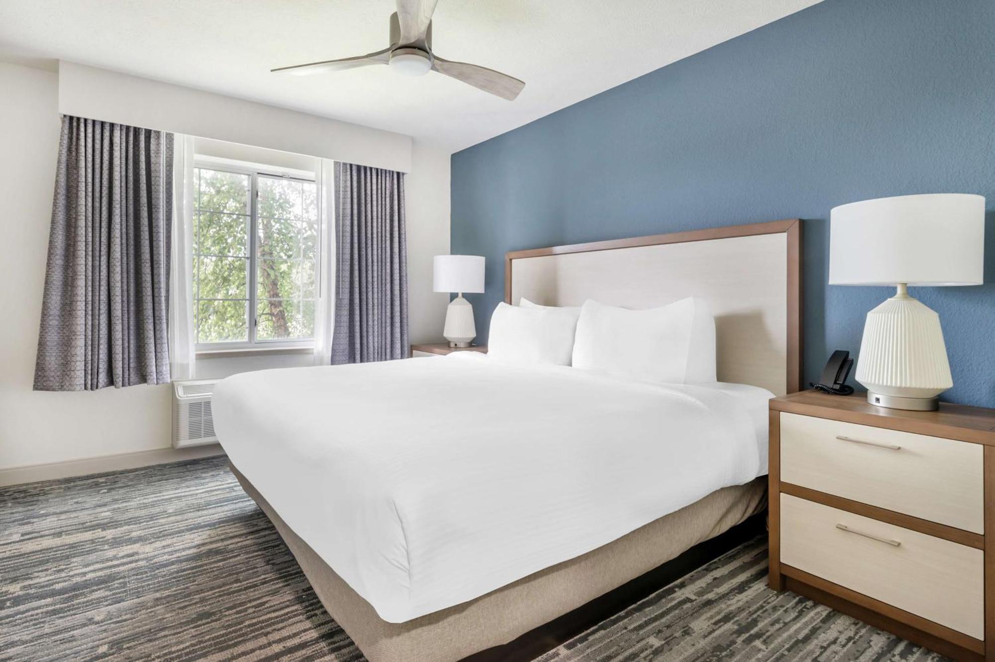 One-Bedroom King Suite with Balcony