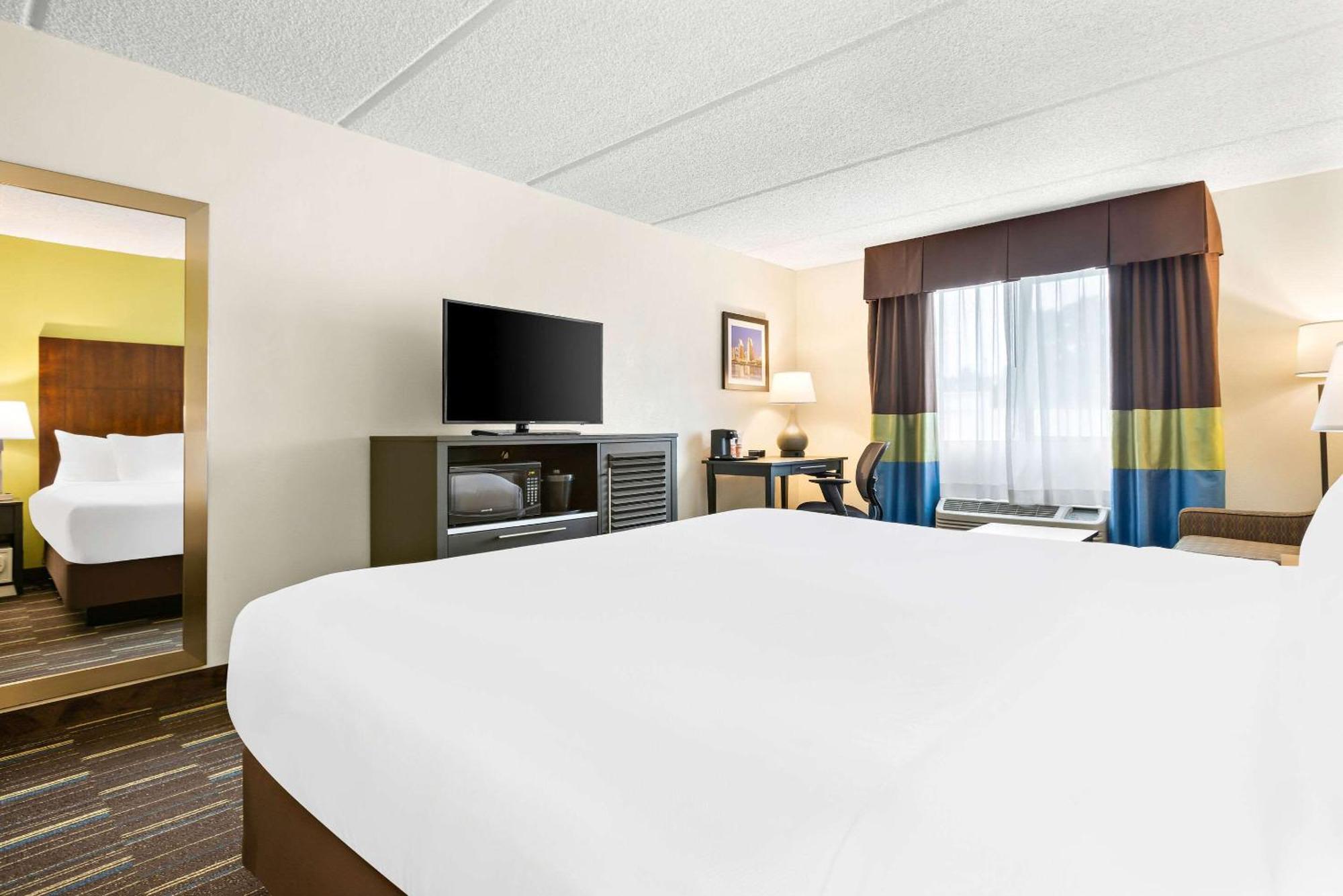 Superior Suite - Non-Smoking,1611113505:JPEG