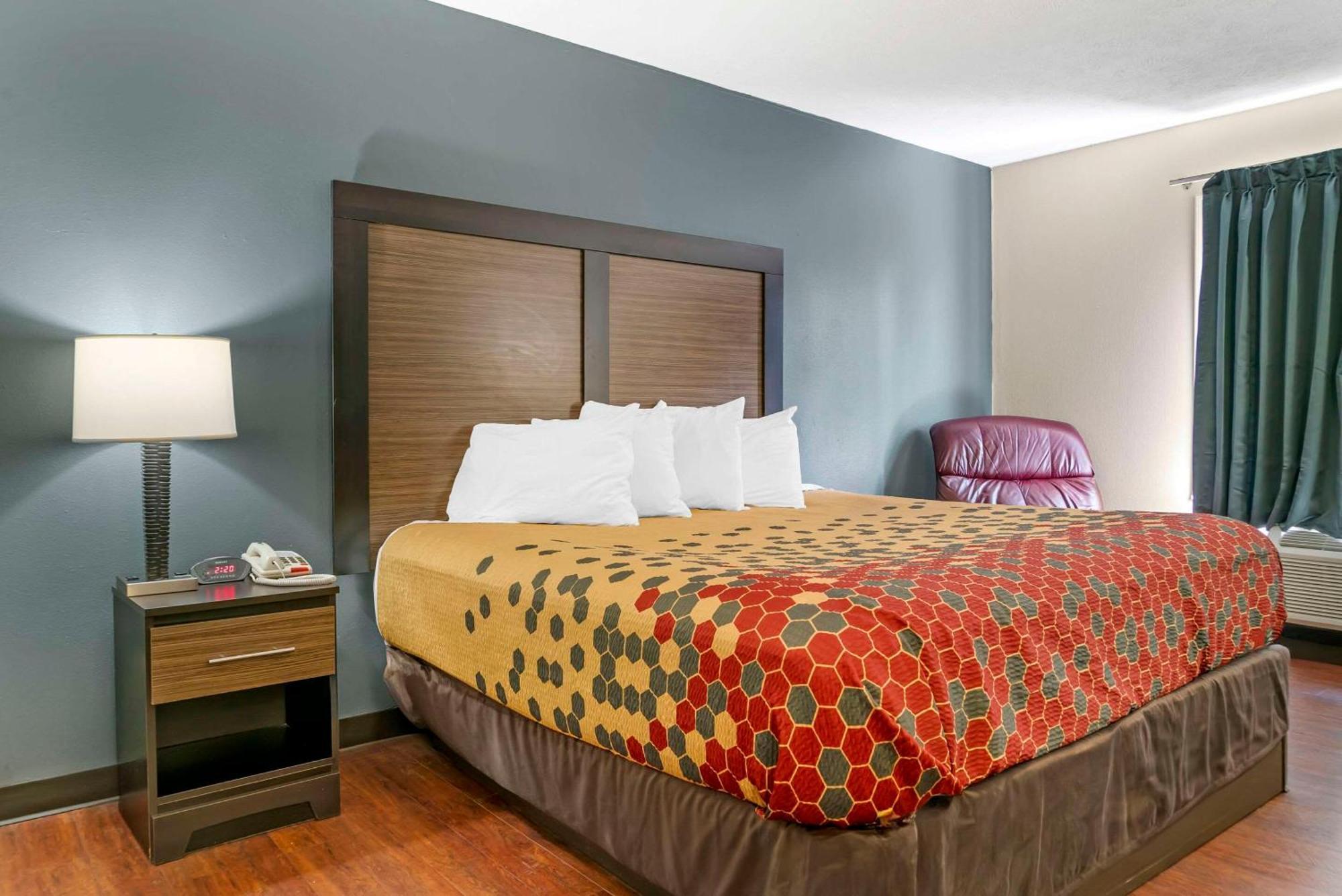 King Room - Non-Smoking,1611114086:JPEG