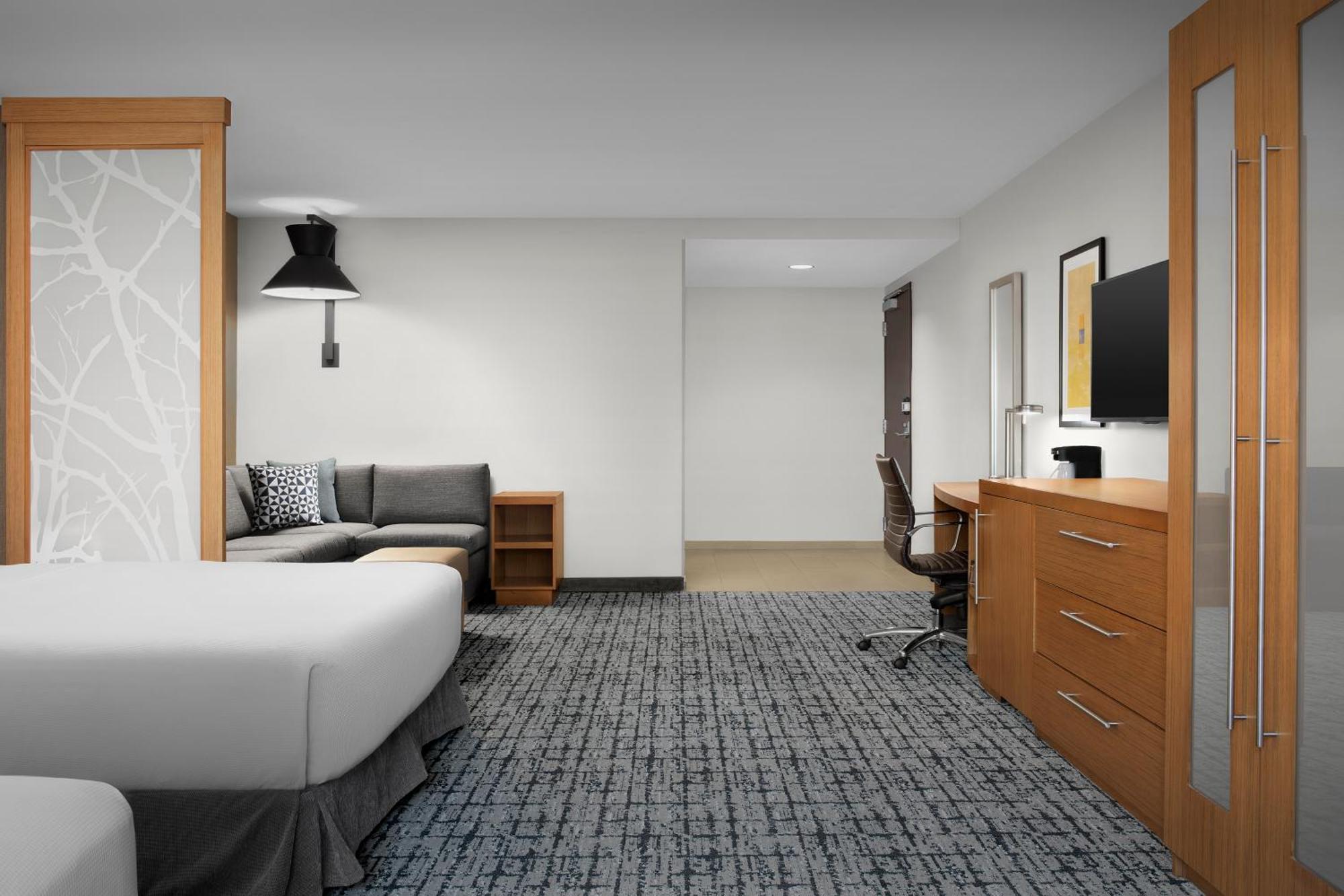 Queen Room with Two Queen Beds and Sofa Bed - High Floor