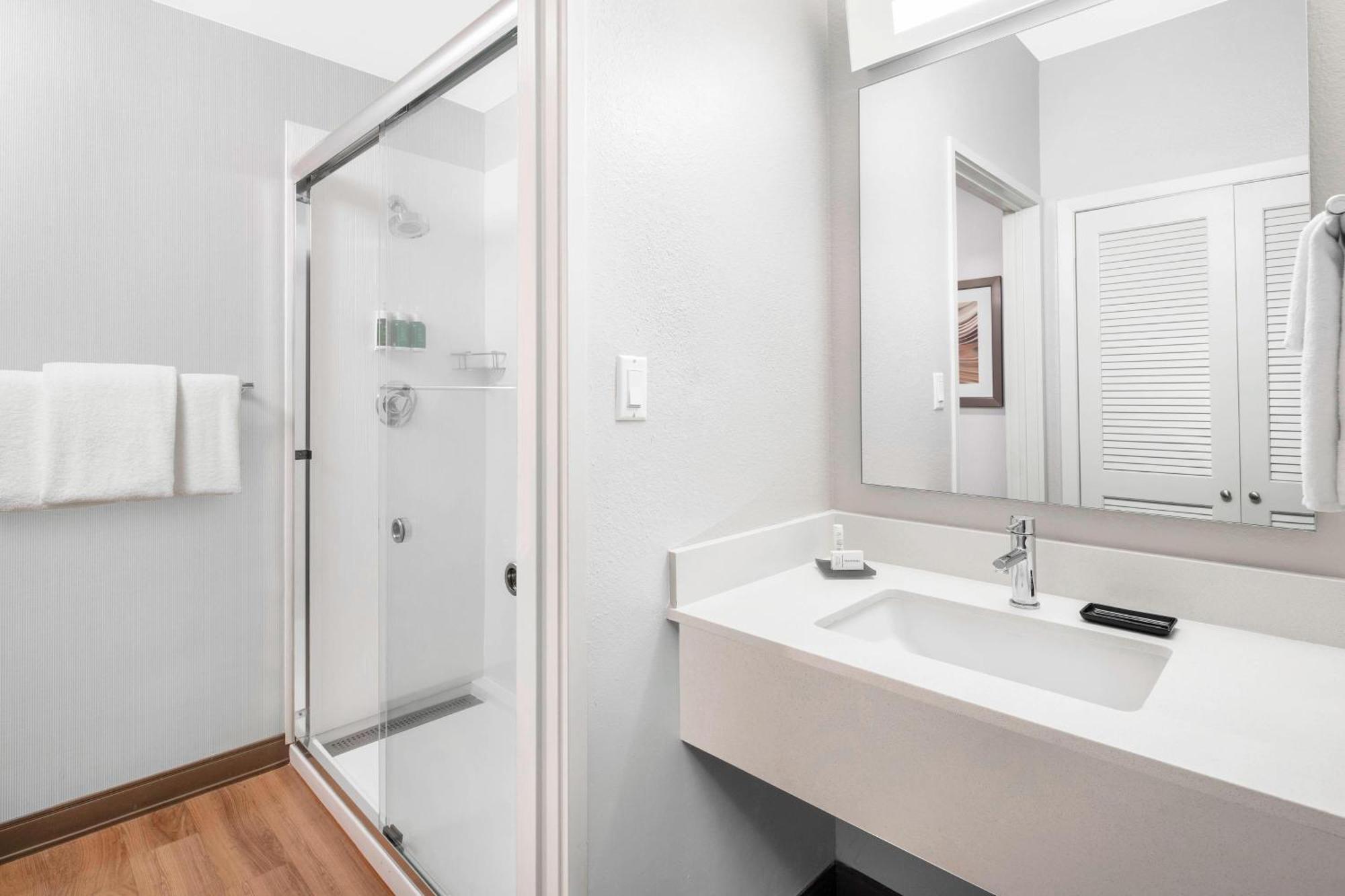 One-Bedroom Suite,1708165064:JPEG