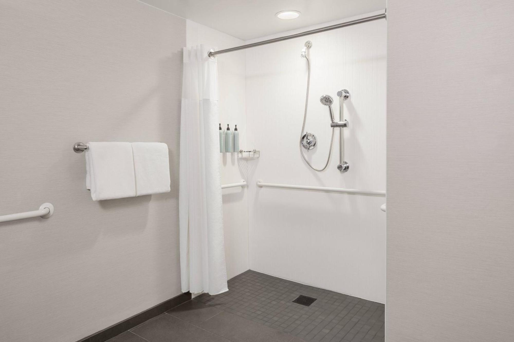 King Room with Adapted Tub - Mobility and Hearing Accessible