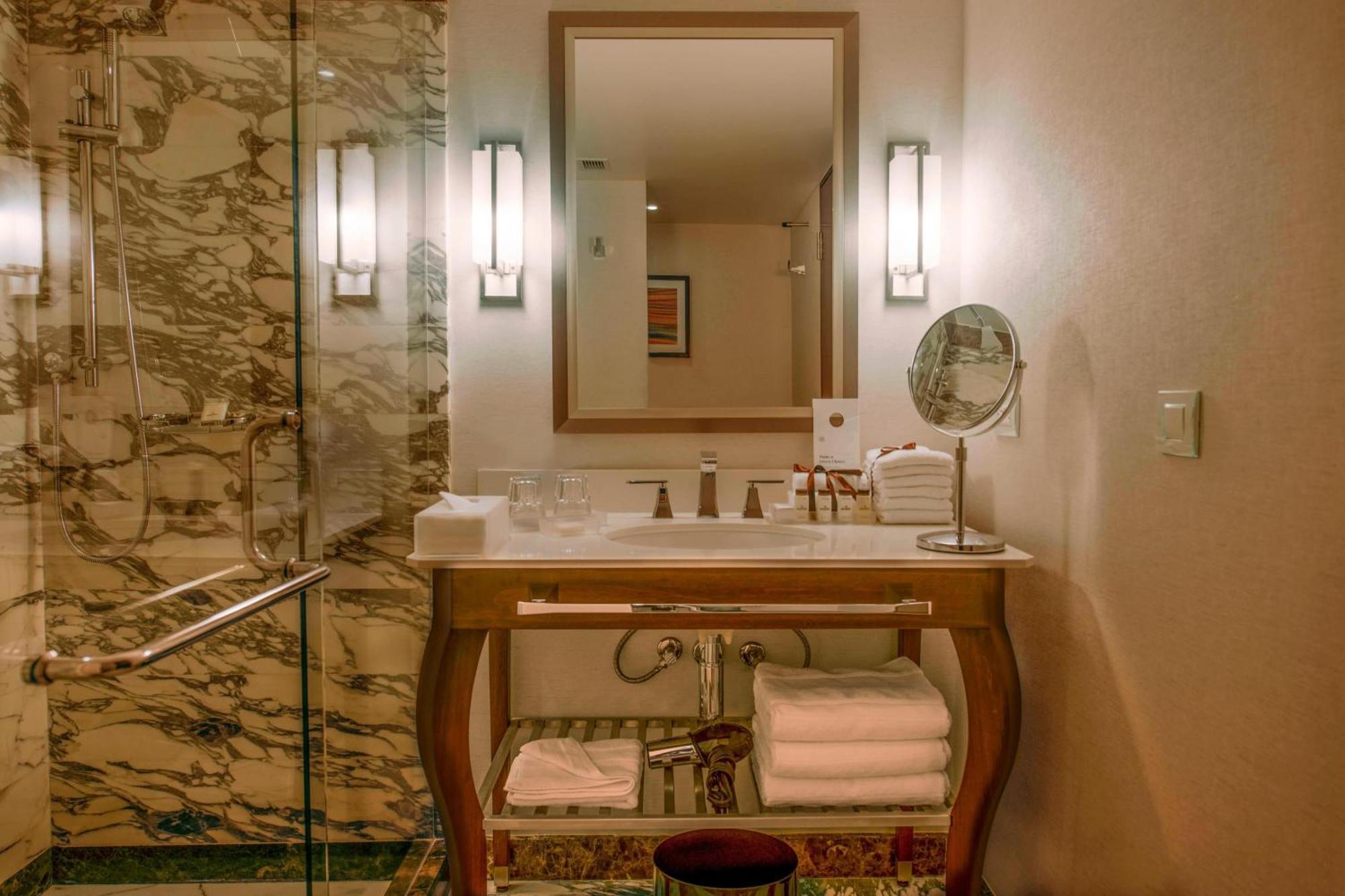 Business Deluxe, Guest room, 1 King, Reforma Avenue view