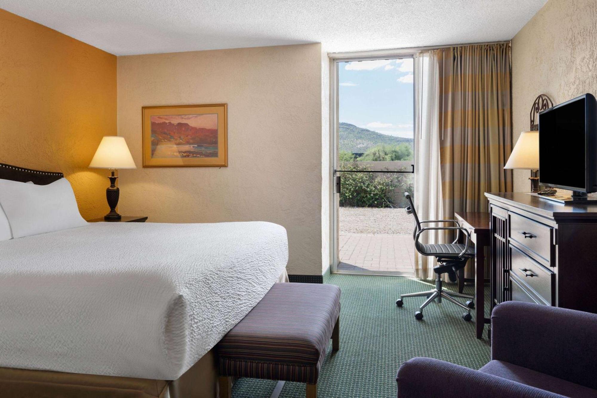 One-Bedroom King Suite - Mobility Access/Non-Smoking