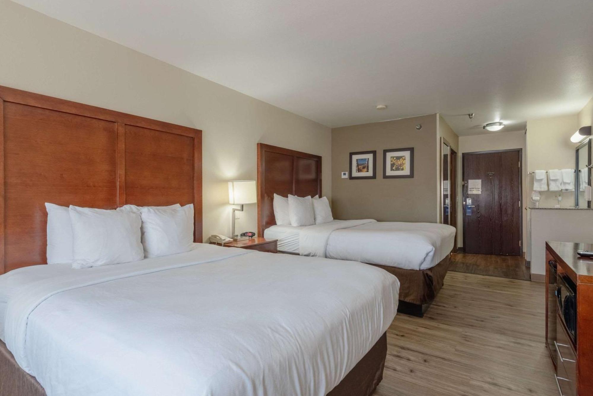 Standard Queen Room with Two Queen Beds - Non-Smoking