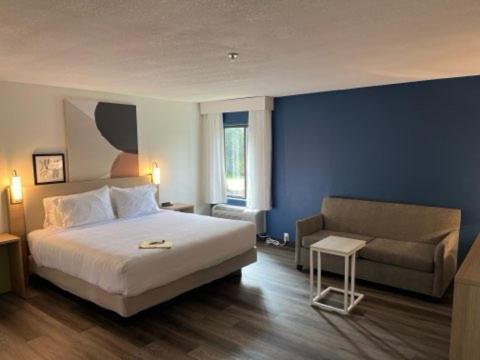 King Room with Sofa Bed - Non-Smoking