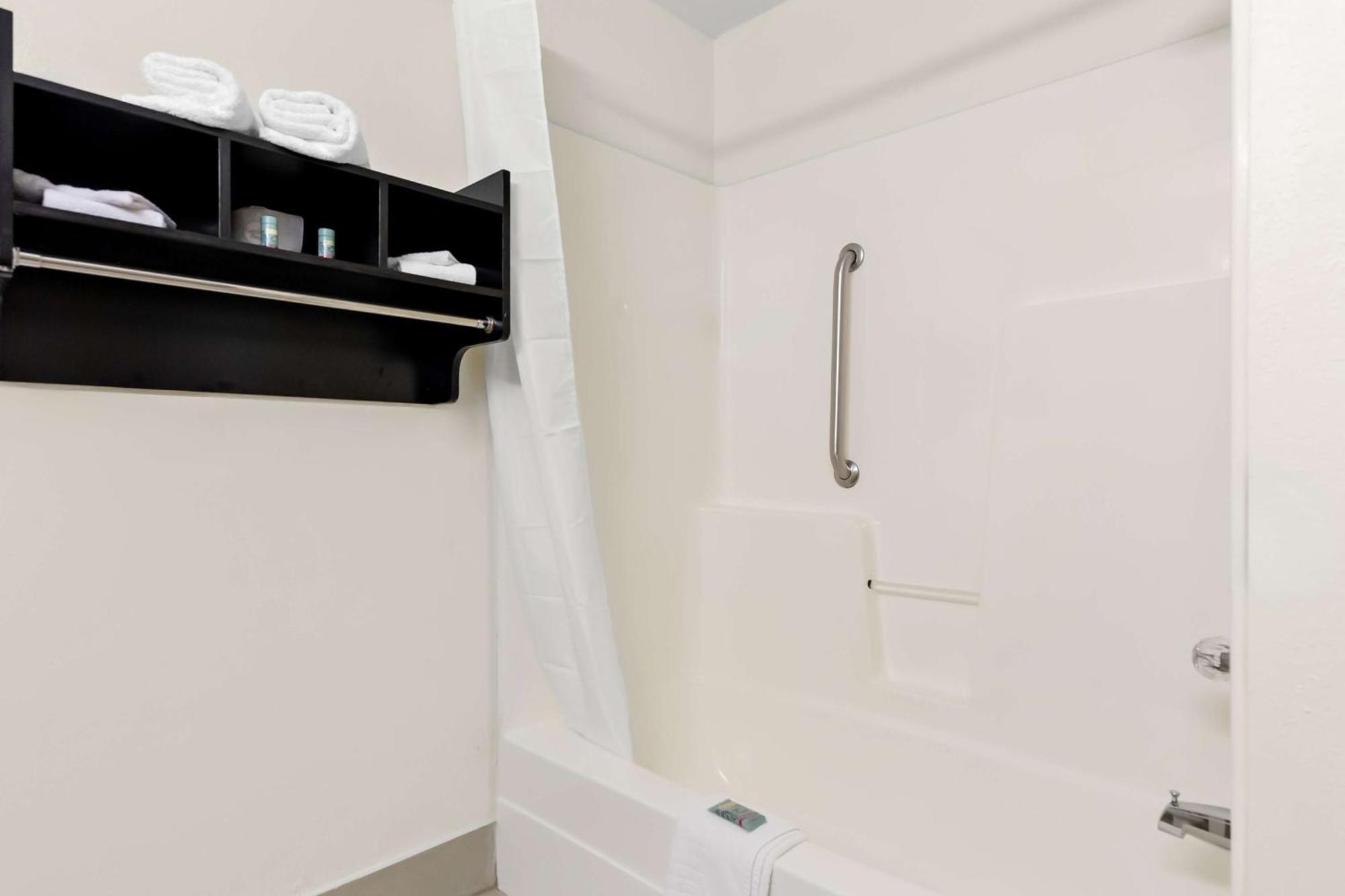 King Room with Sofa Bed - Pet Friendly,1614787650:JPEG