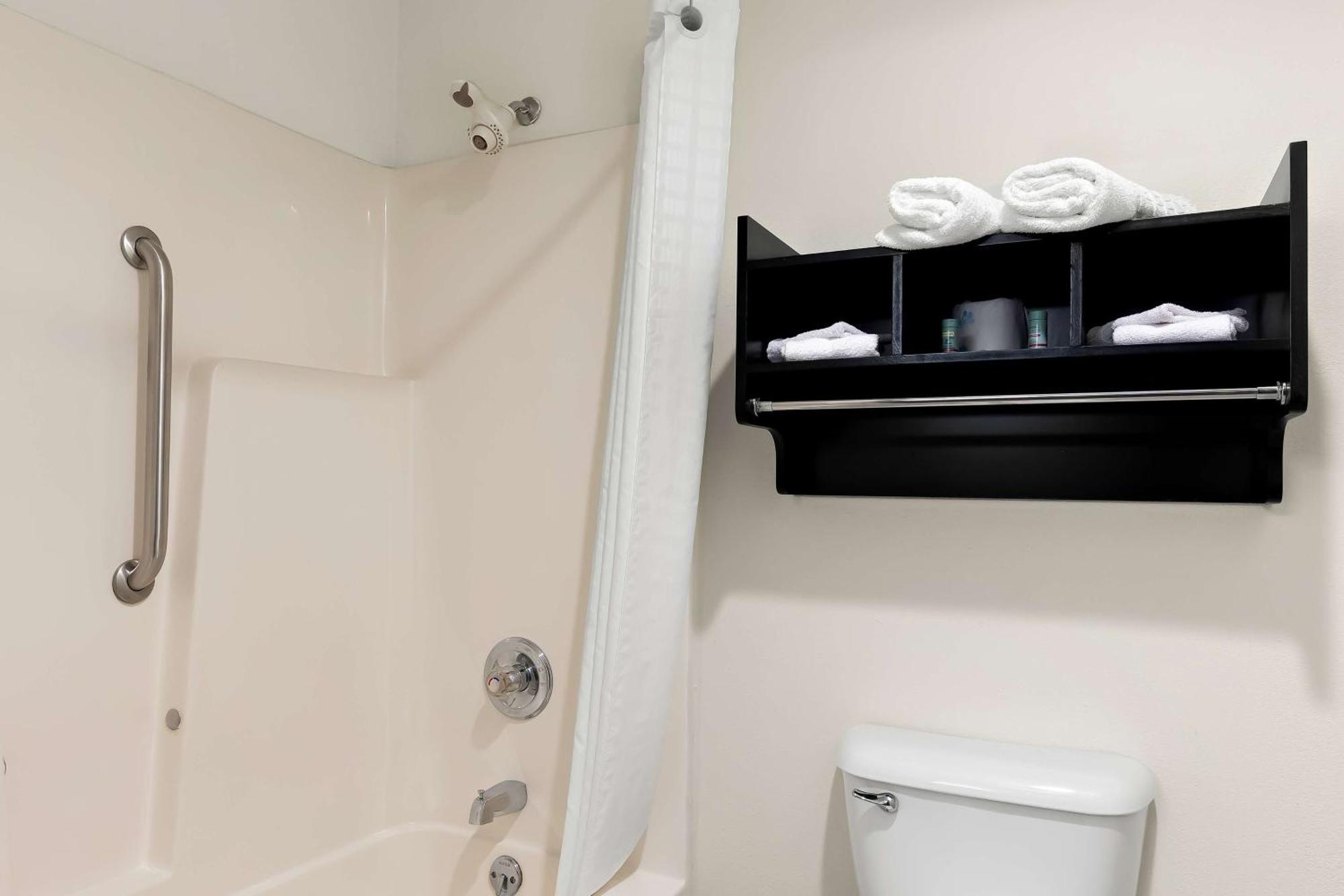 Queen Room with Three Queen Beds and Sofa Bed - Pet Friendly/Non-Smoking,1614787636:JPEG