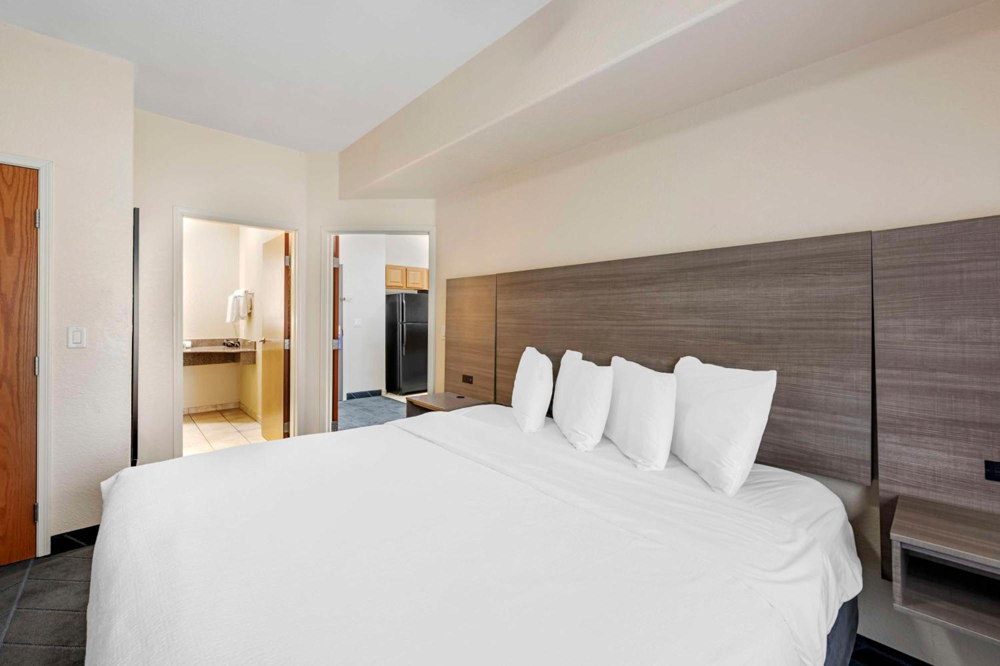 King Suite with Sofa Bed and Balcony - Non-Smoking,1615394595:JPEG