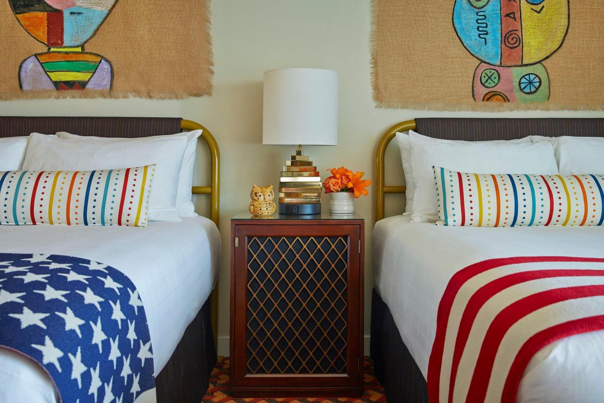 Graduate Queen Room with Two Queen Beds,1616420911:JPEG