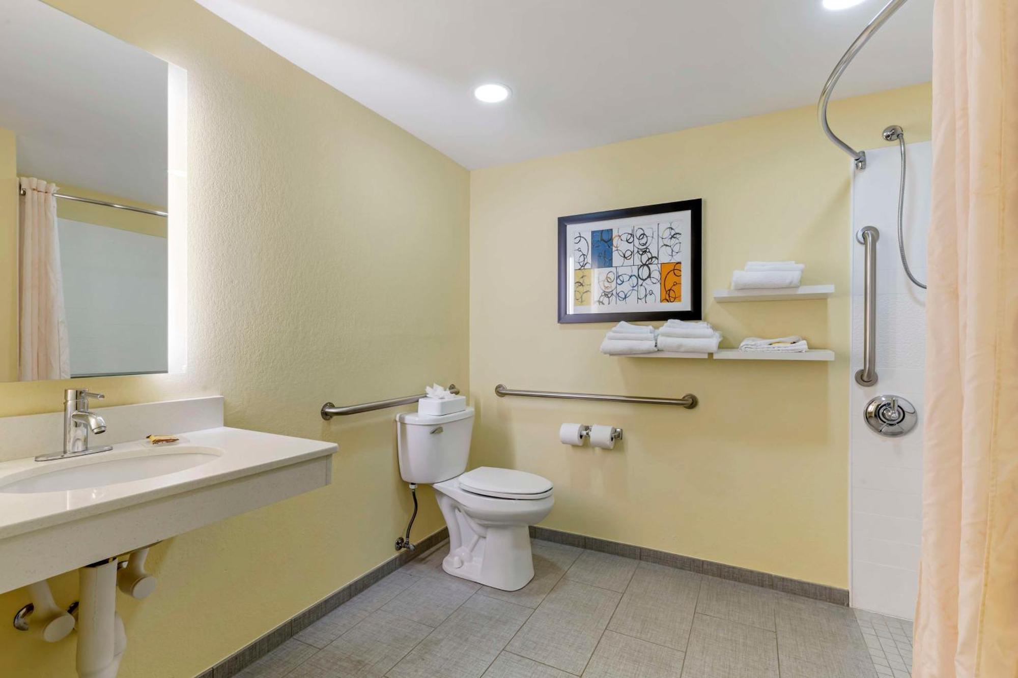 King Room with Roll-in Shower - Disability Access/Non-Smoking