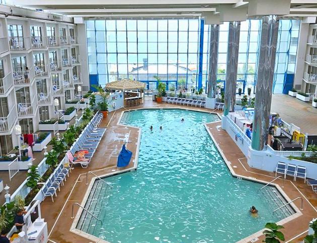 Queen Suite with Pool View,1616880611:JPEG