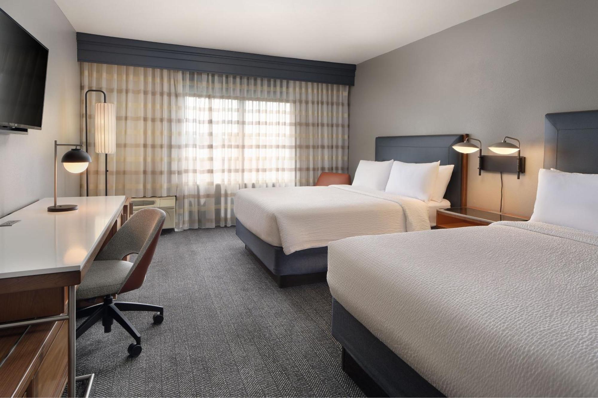 Queen Room with Two Queen Beds,1616881229:JPEG