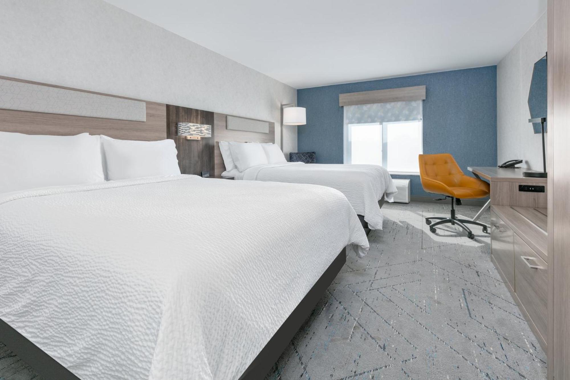 Standard Queen Room with Two Queen Beds and Mobility Accessible Roll-In Shower