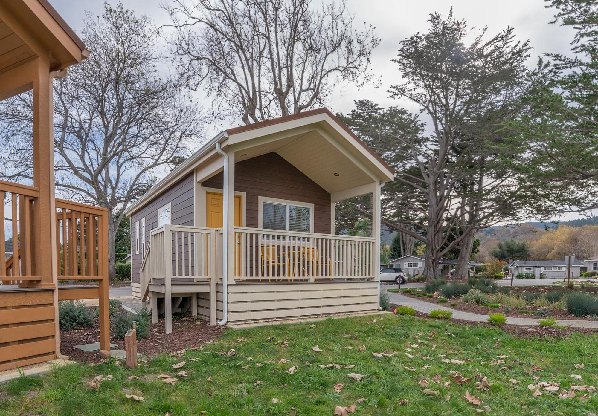 Deluxe Studio Cottage with Kitchenette
