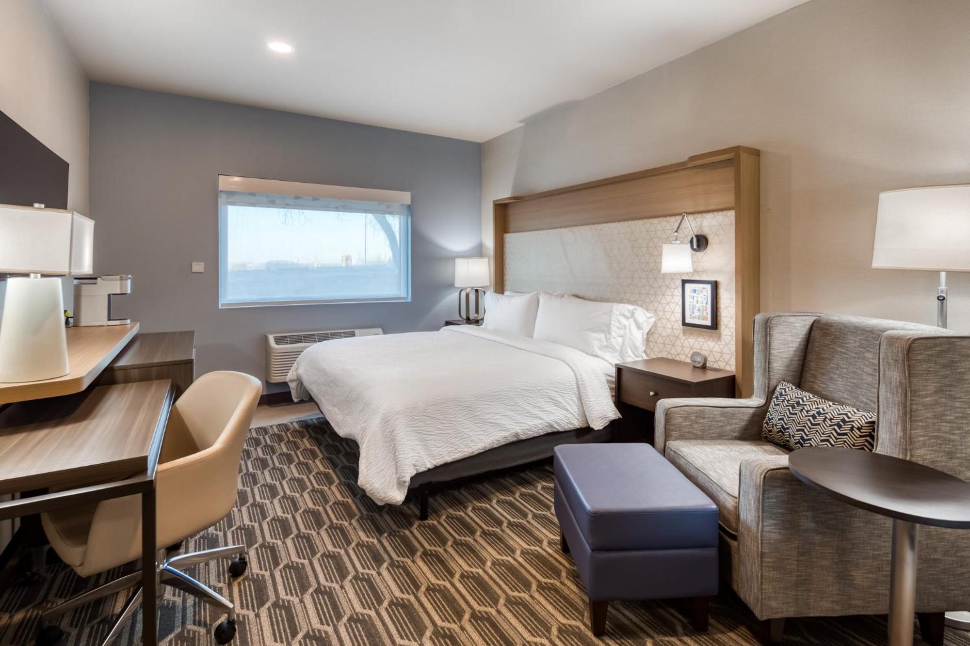 Standard King Room