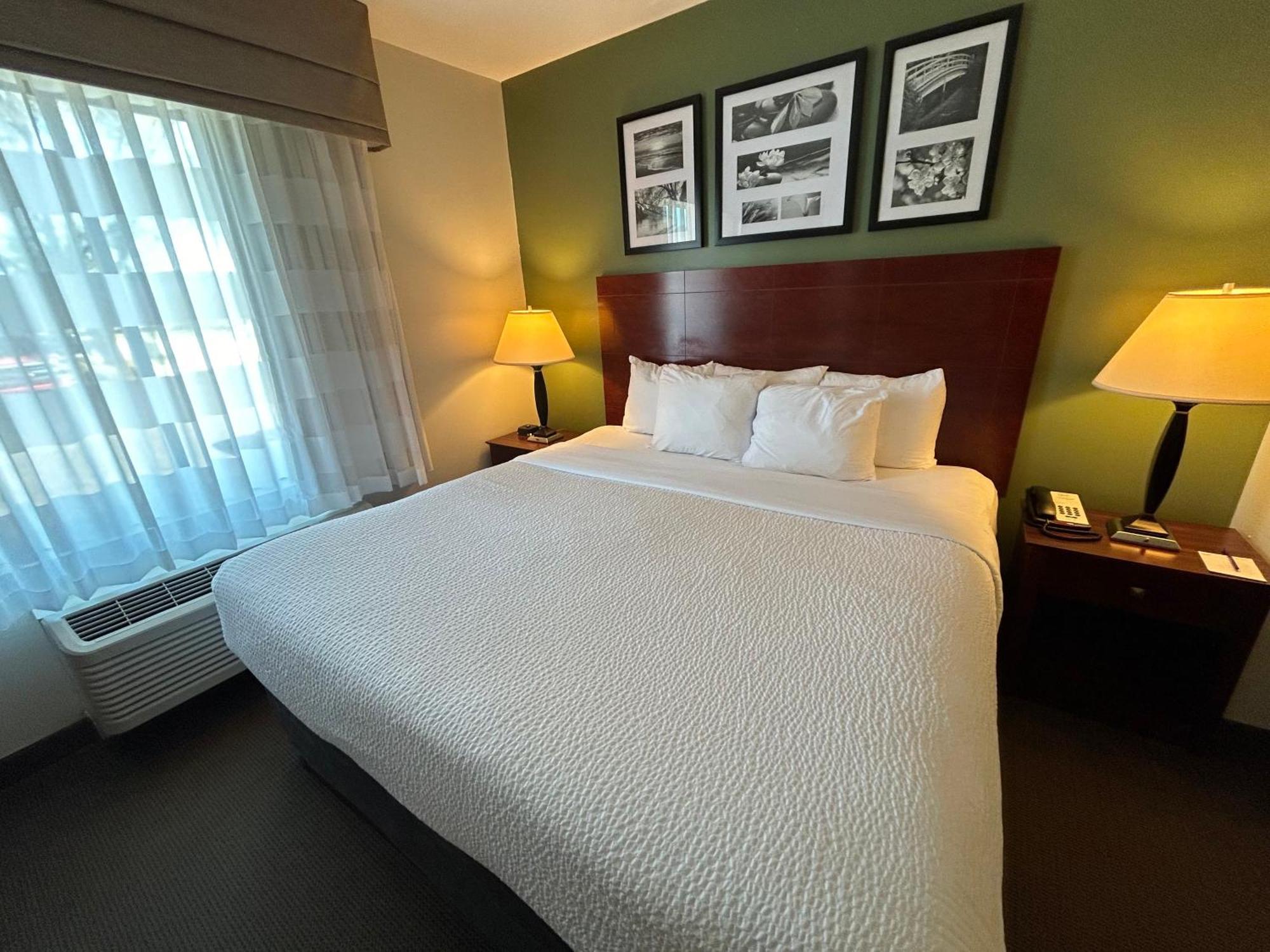 King Suite - Non-Smoking,1617474406:JPEG