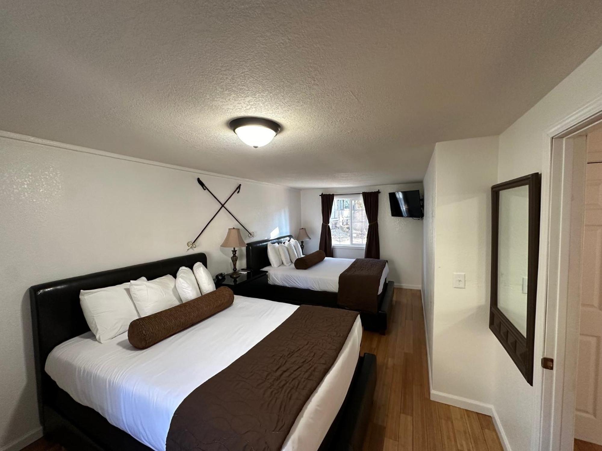 Deluxe Cabin,1617845062:JPEG