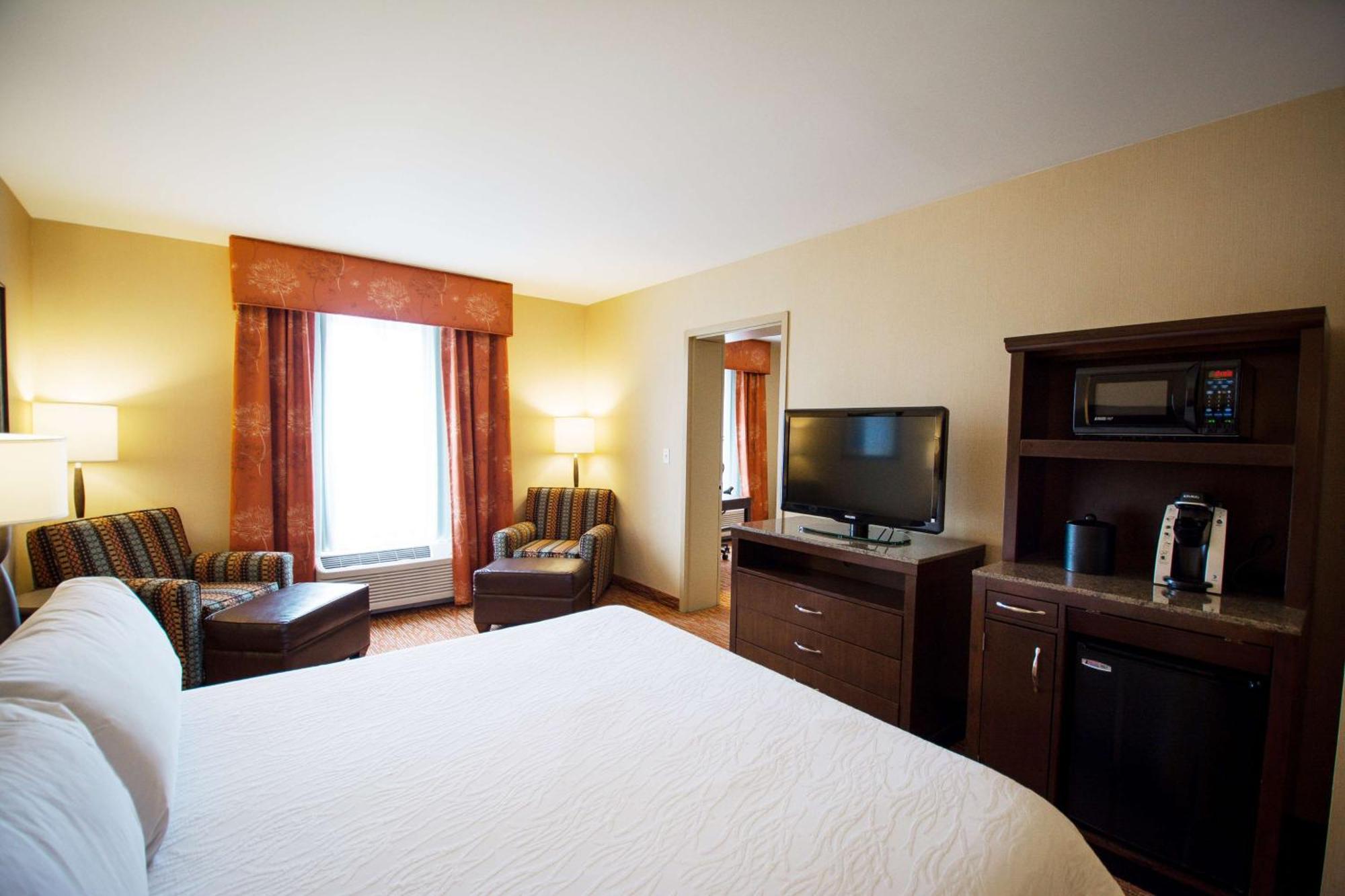 King Business Suite with Sofabed,1618278283:JPEG