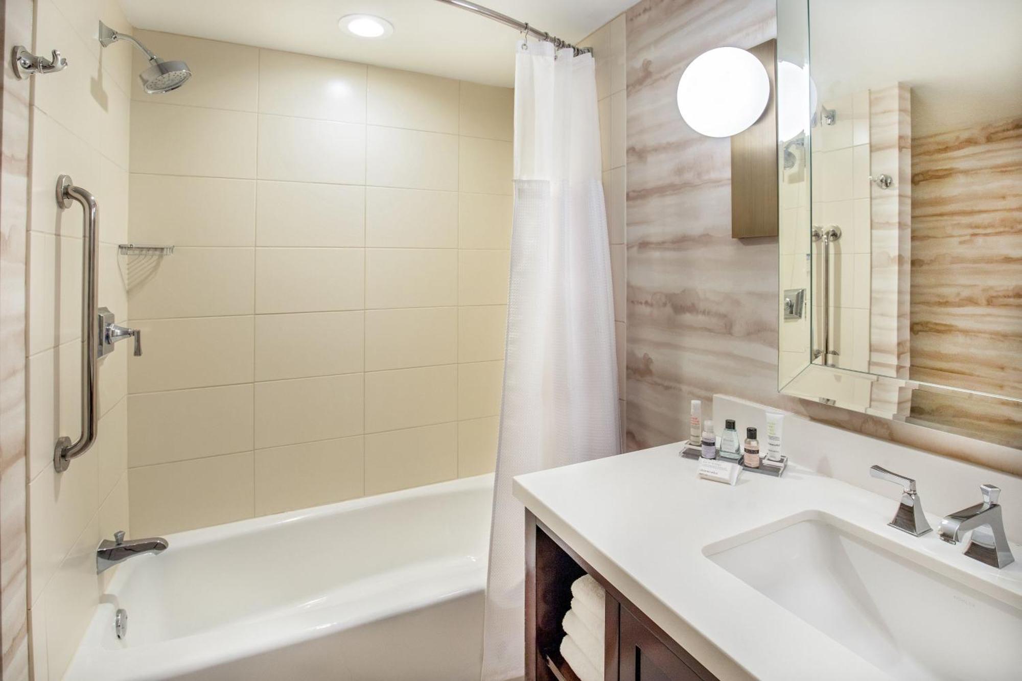 King Room with Roll-in Shower - Mobility Accessible