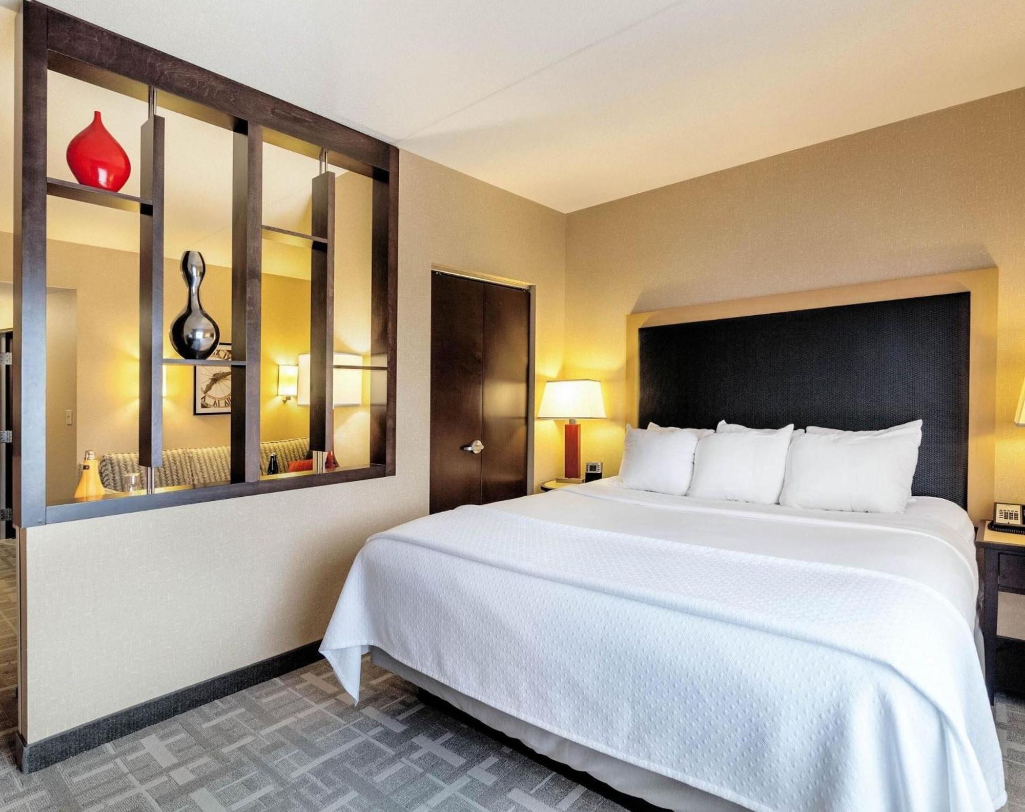 King Suite - Non-Smoking,1685080202:JPEG