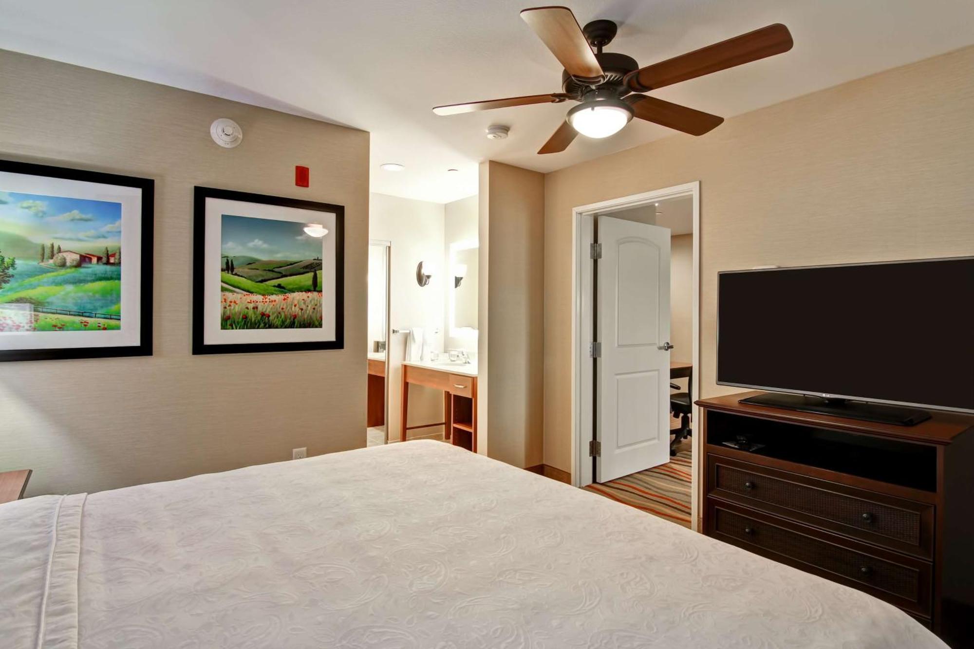 One-Bedroom King Suite - Non-Smoking
