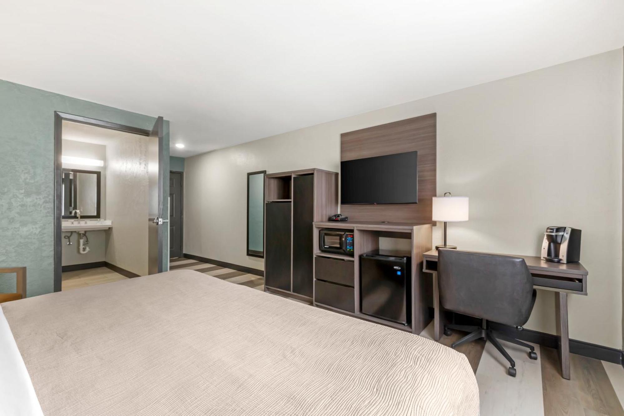 King Room - Accessible/Non-Smoking,1618835364:JPEG