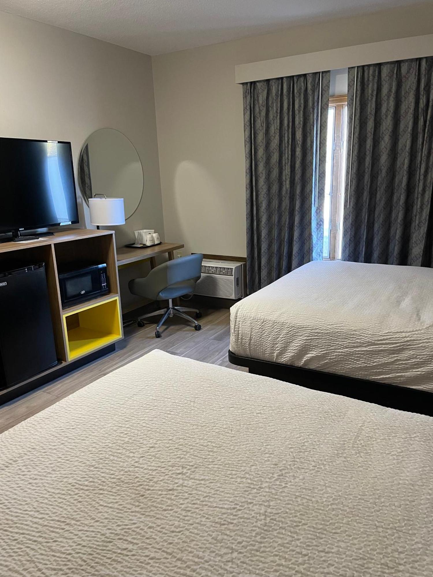 Queen Room with Two Queen Beds - Non-Smoking