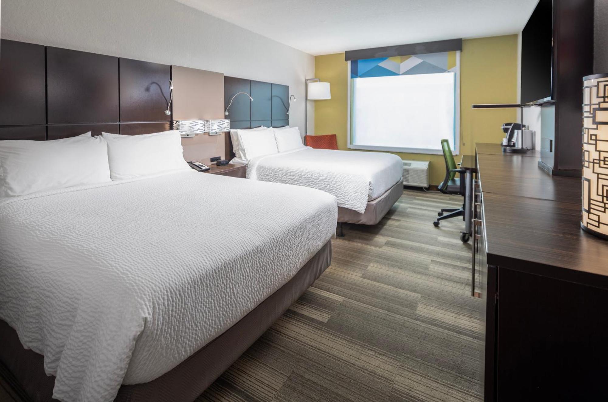 Standard Queen Room with Two Queen Beds - Communications Accessible
