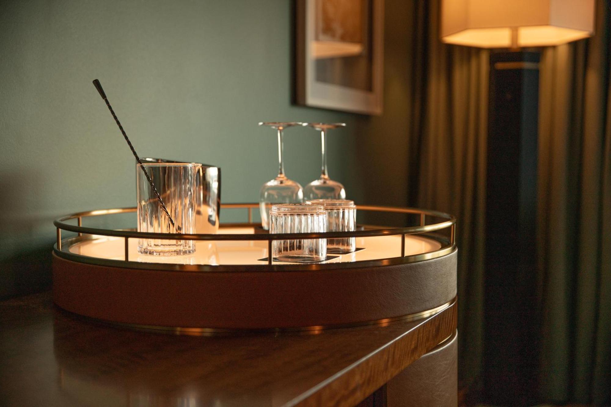 Deluxe Corner King Room,1619764398:JPEG