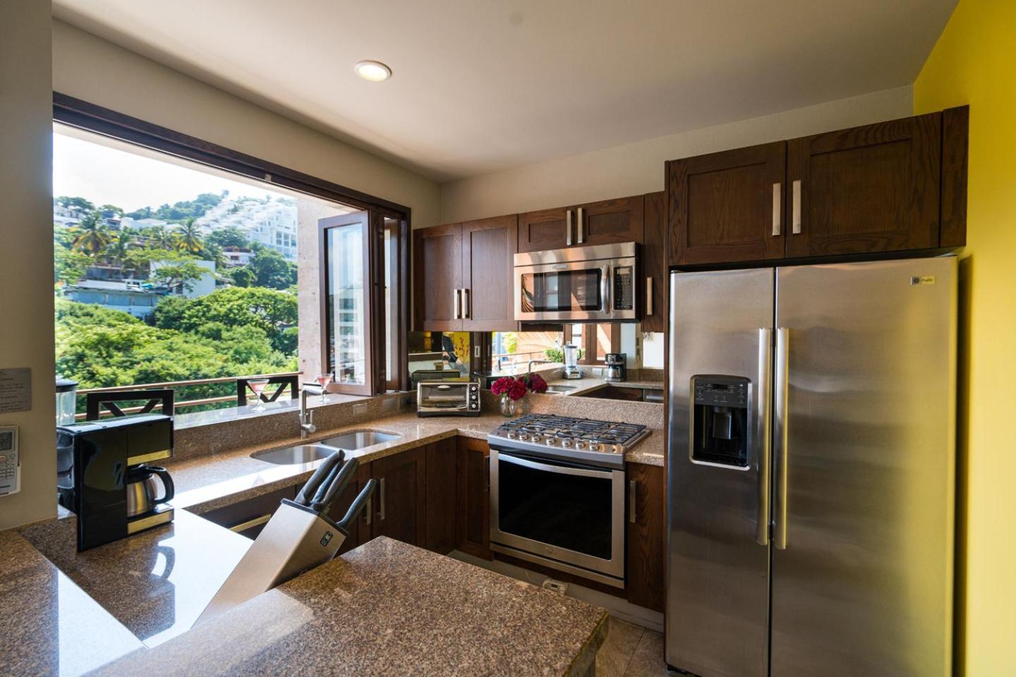 Apartment with Mountain View