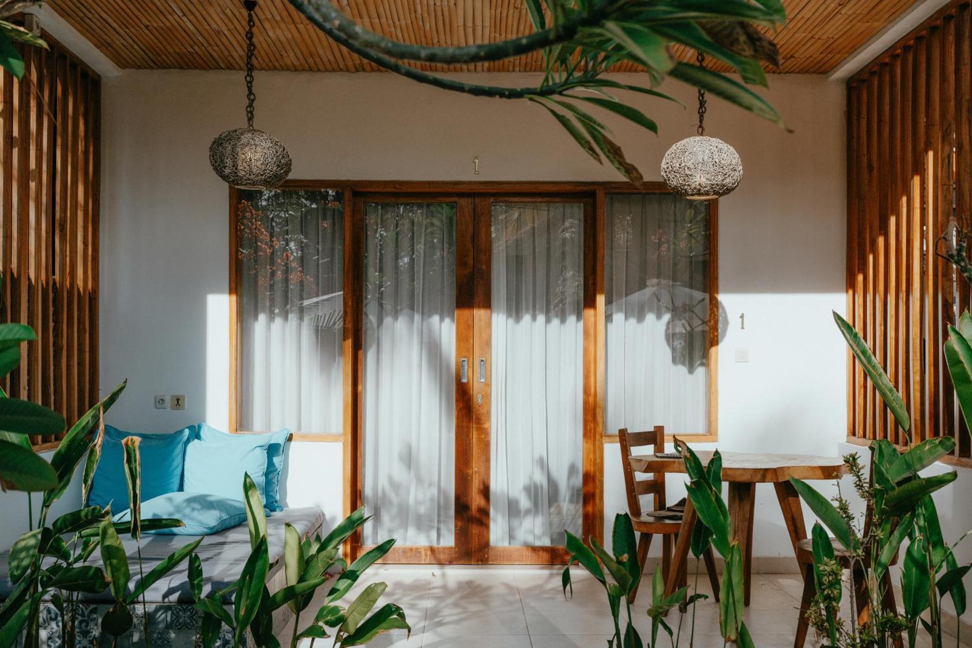 Deluxe Room Pool Access