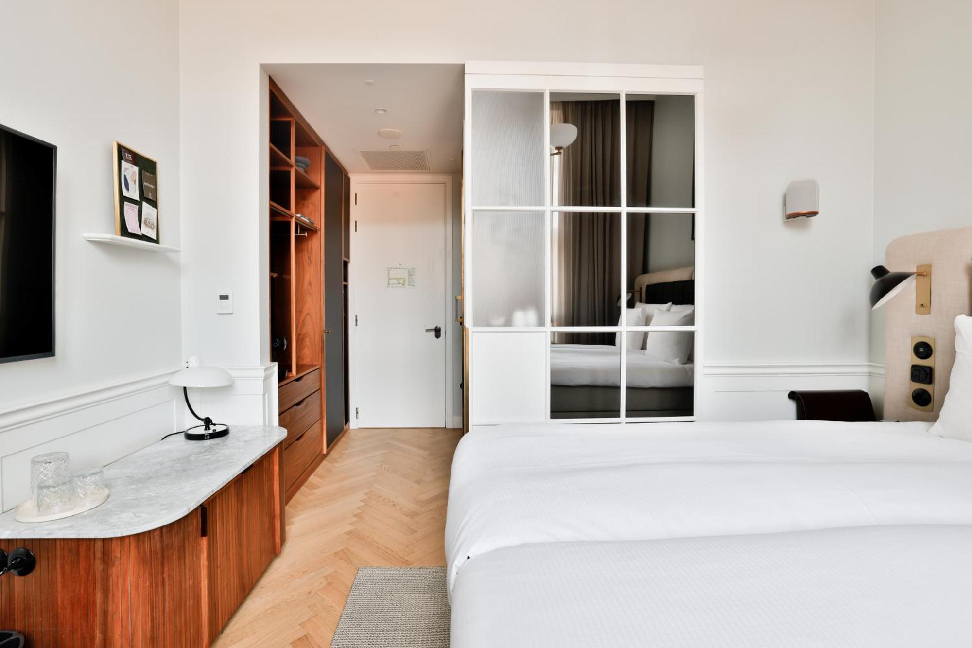 Standard Queen Room