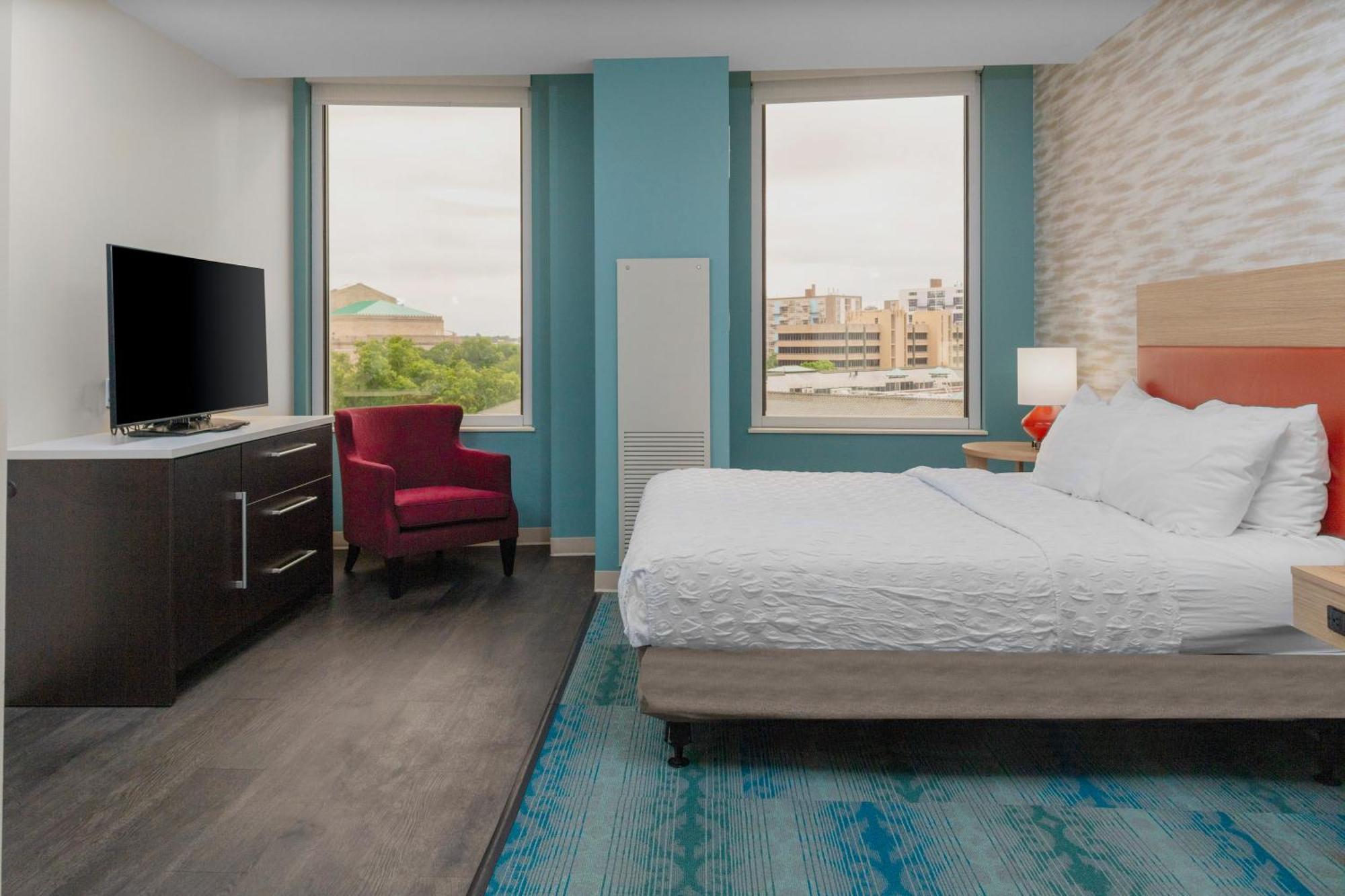 Queen Studio Suite with Roll-In Shower - Mobility Accessible