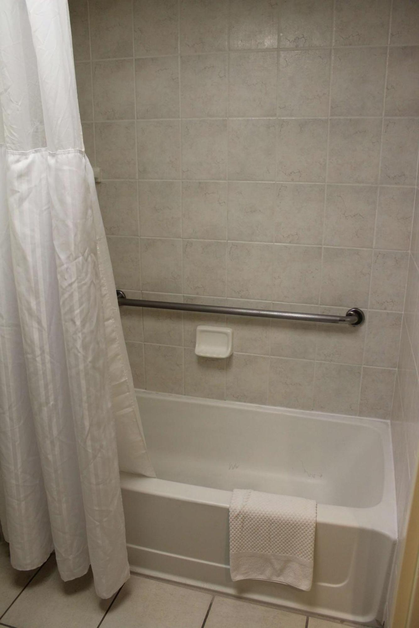 Double Room with Two Double Beds and Bath Tub - Mobility Access,1622020137:JPEG