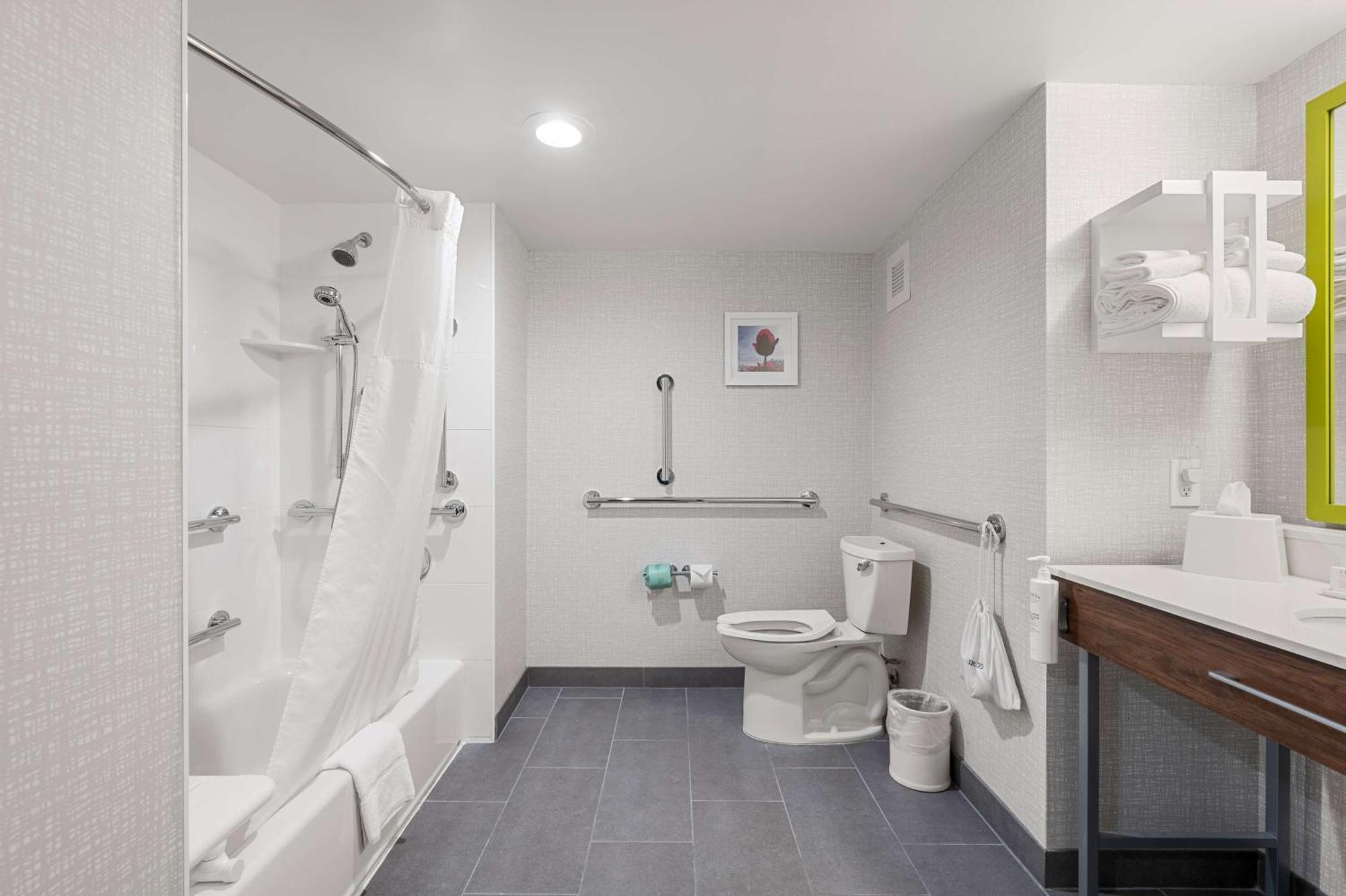King Room with Accessible Tub - Mobility and Hearing Access/Non-Smoking,1622022630:JPEG