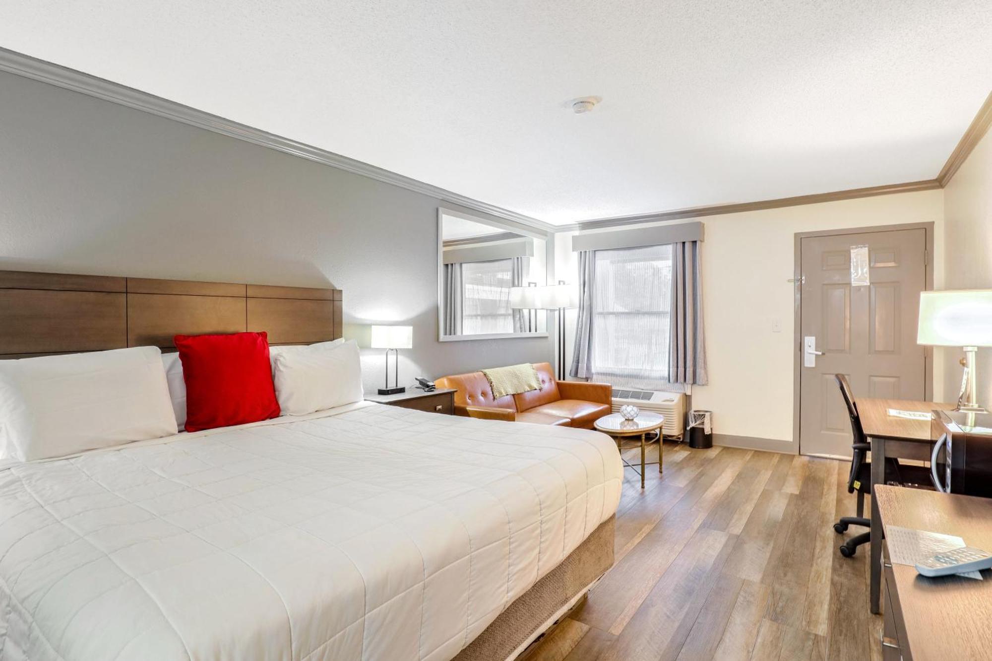 King Room with Pool View - Non-Smoking,1622032291:JPEG