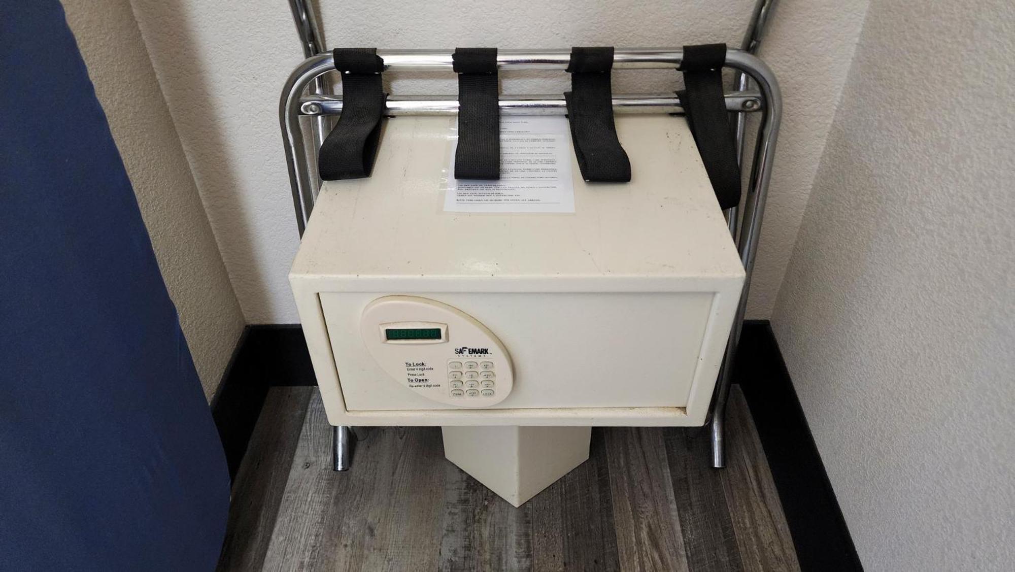King Room with Mobility/Hearing Impaired Access - Non-Smoking