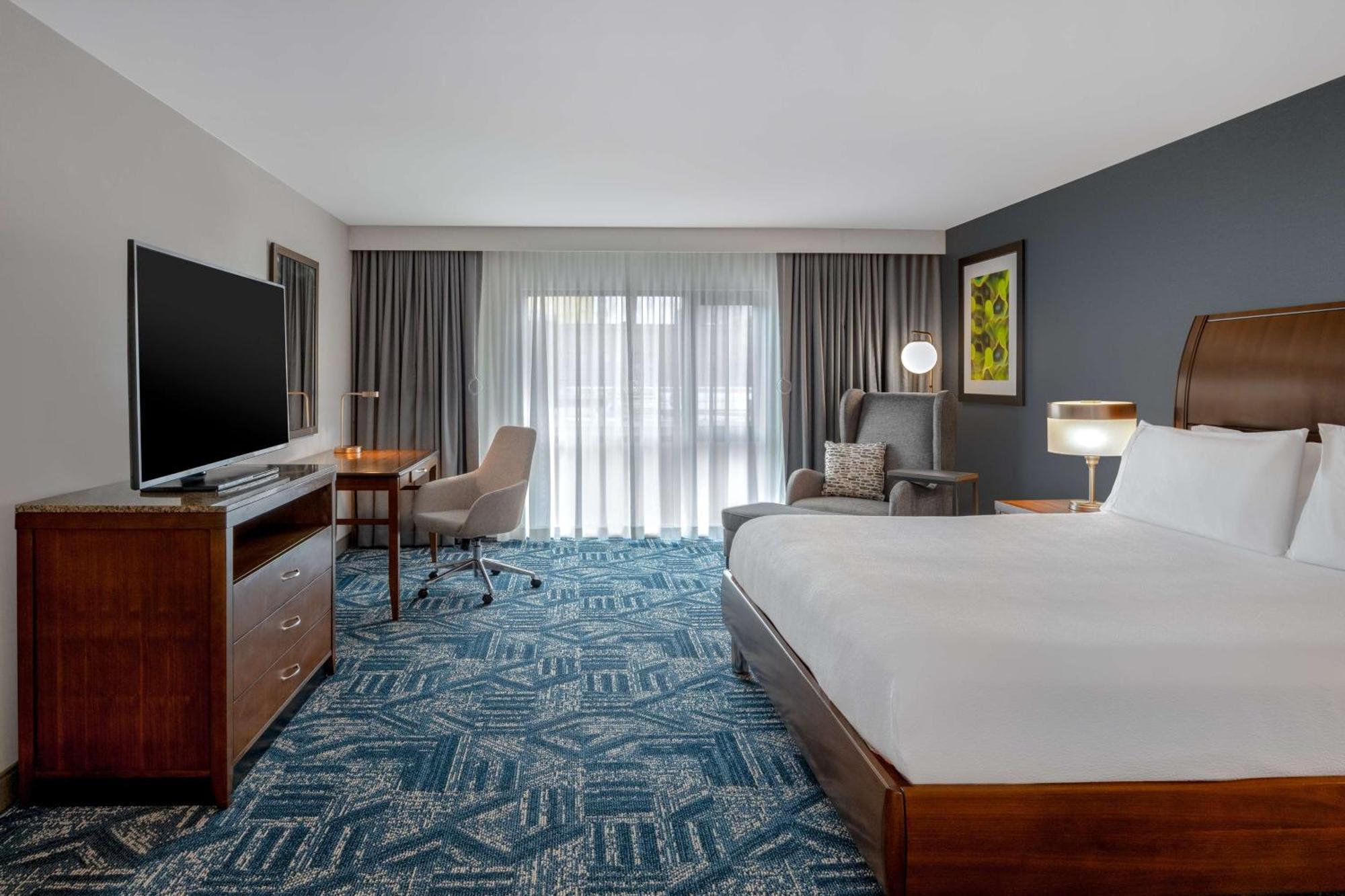 King Room with Accessible Tub - Mobility Access,1622094811:JPEG