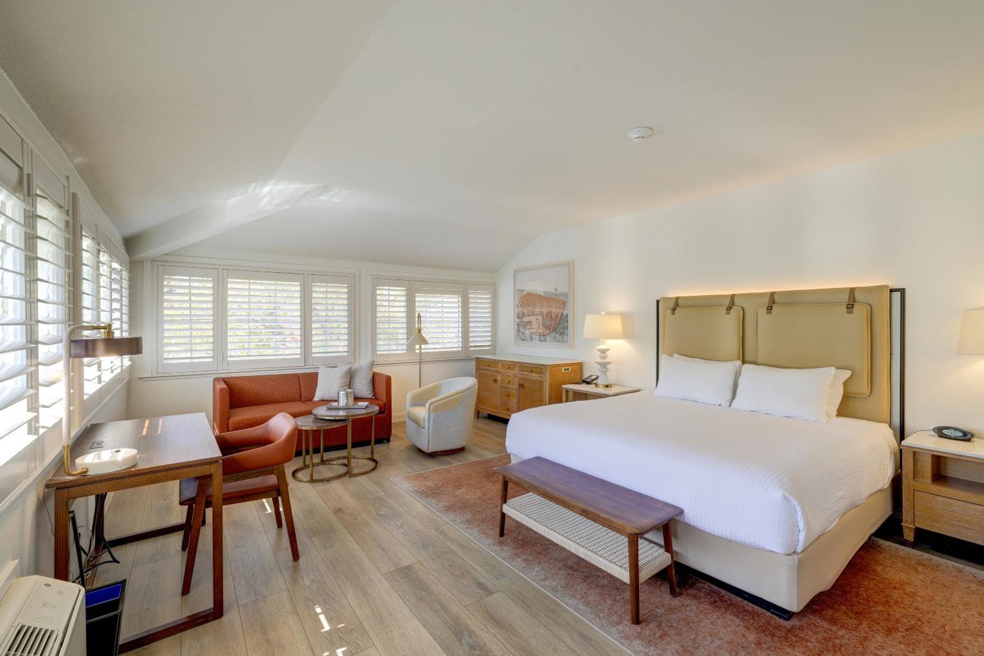King Corner Room with Sofa Bed