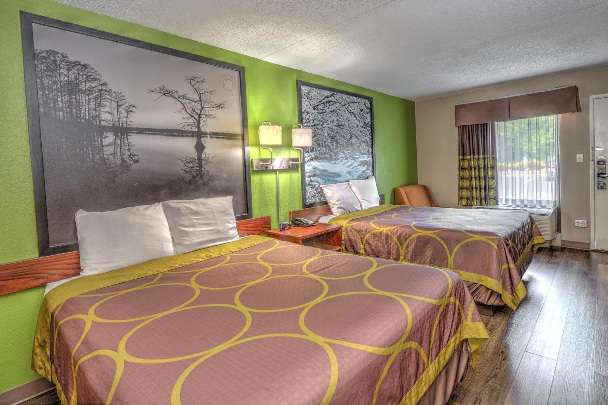 Queen Room with Two Queen Beds - Smoking