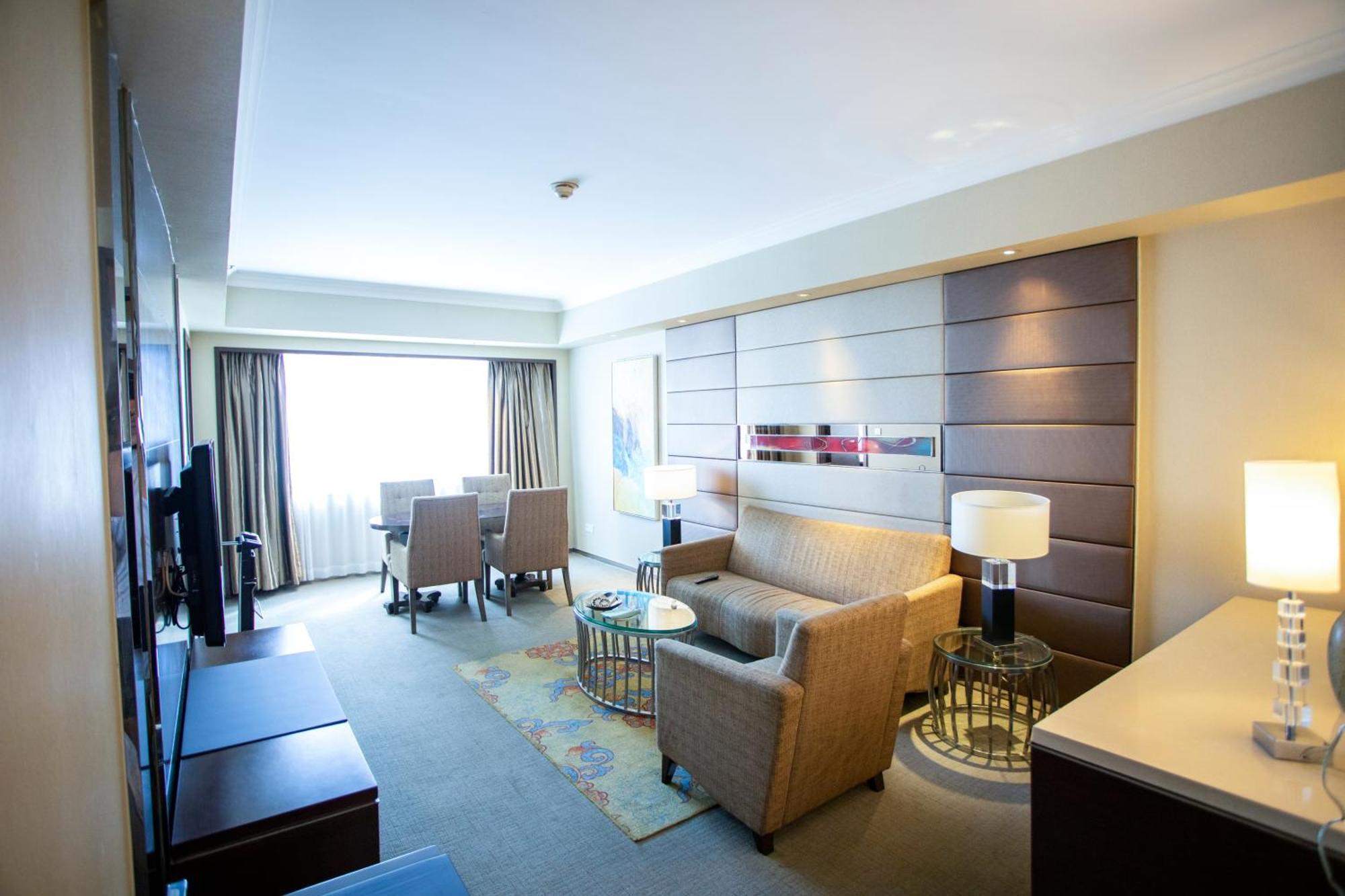 Executive Suite, Club lounge access, 1 King, City view