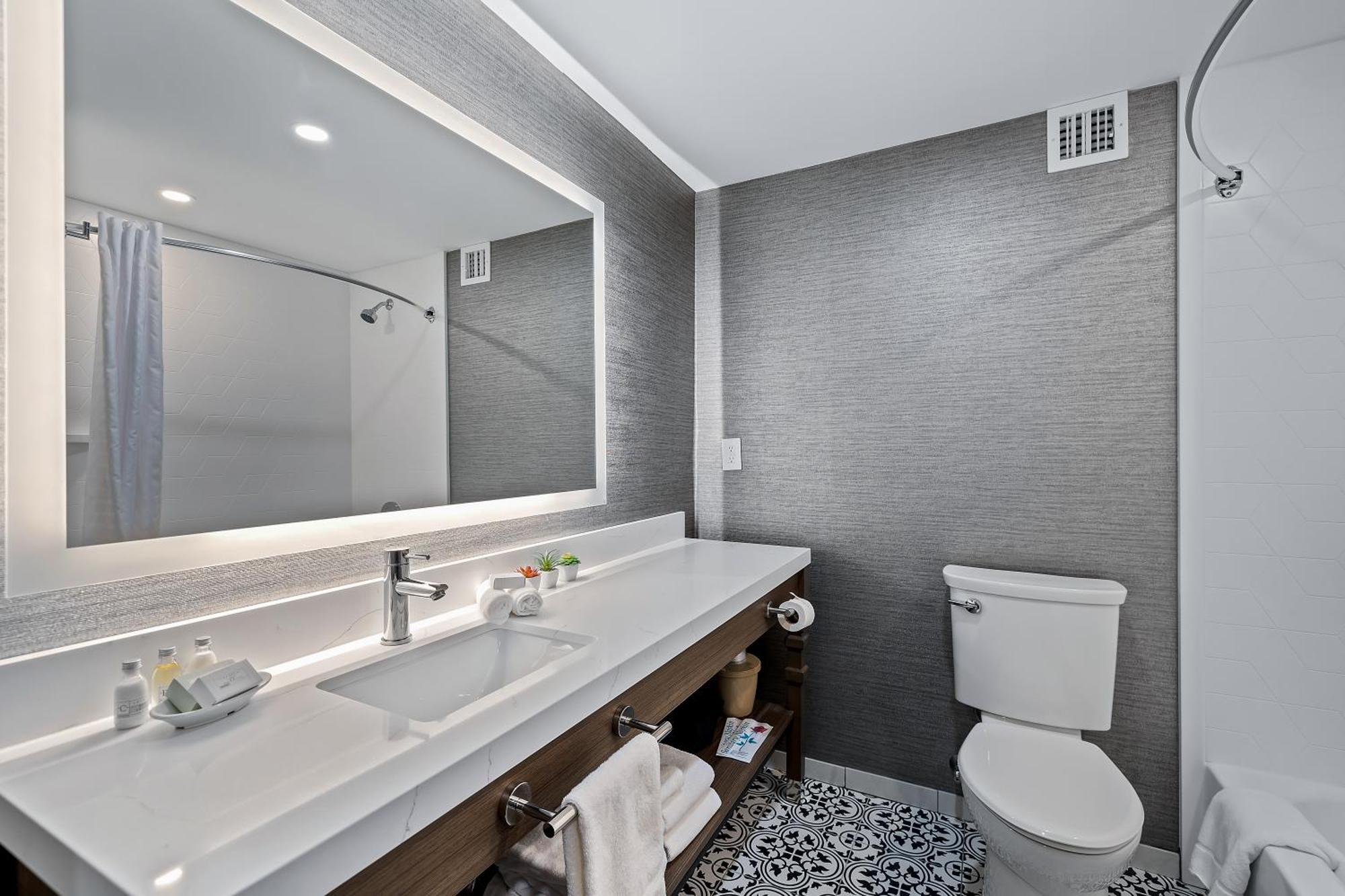 Non-Smoking Carver King Room,1634400535:JPEG