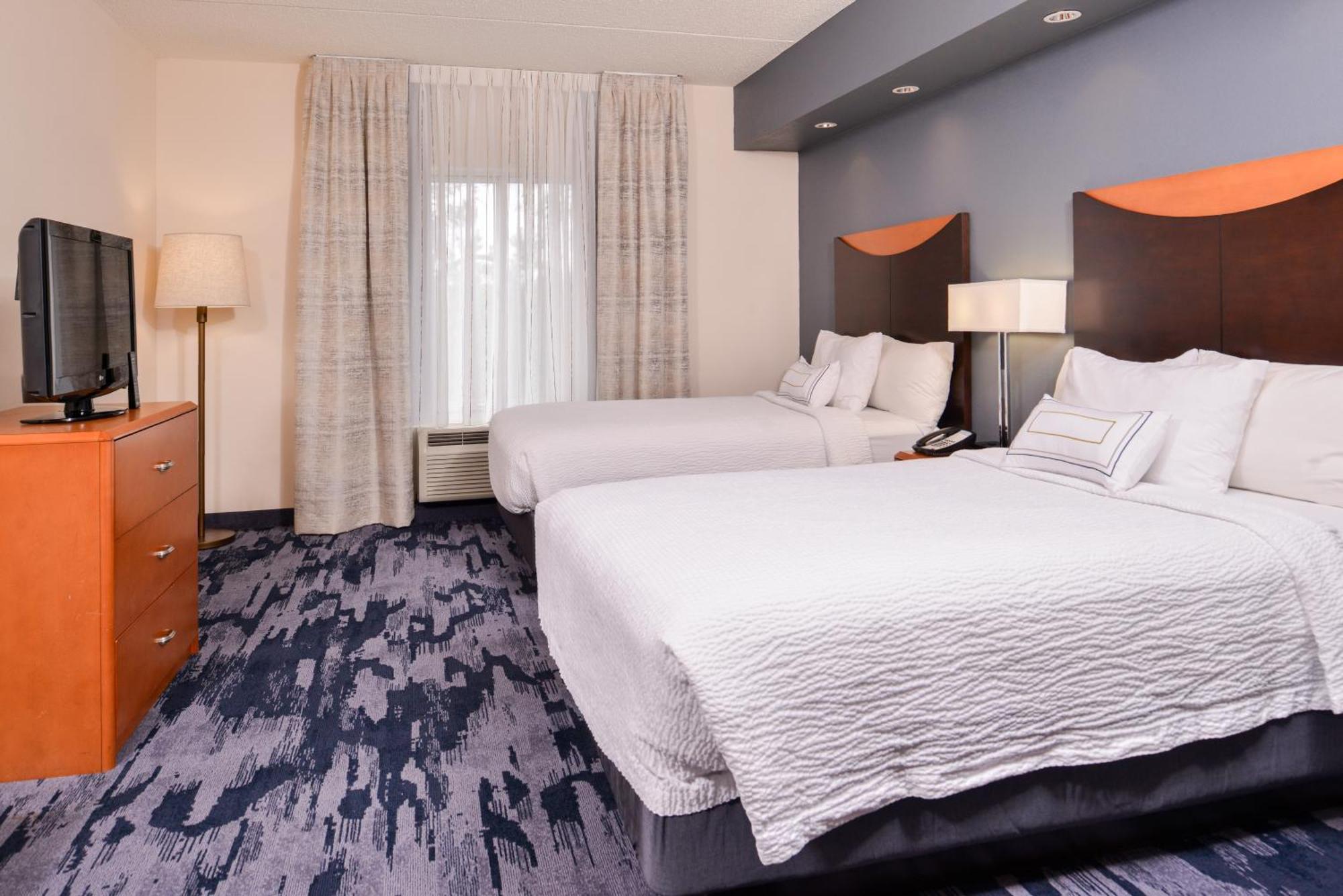 Double Room with Two Double Beds and Adapted Tub - Mobility and Hearing Accessible