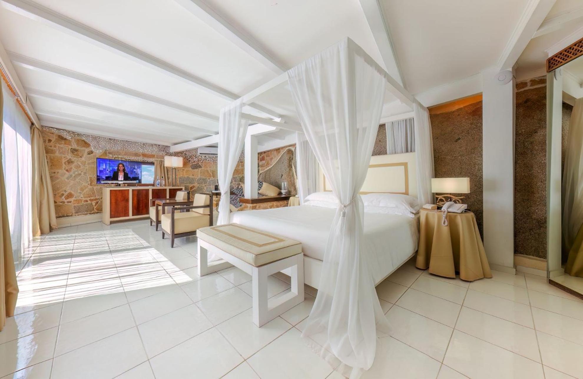 Deluxe Suite with Terrace and Sea View,1626363054:JPEG