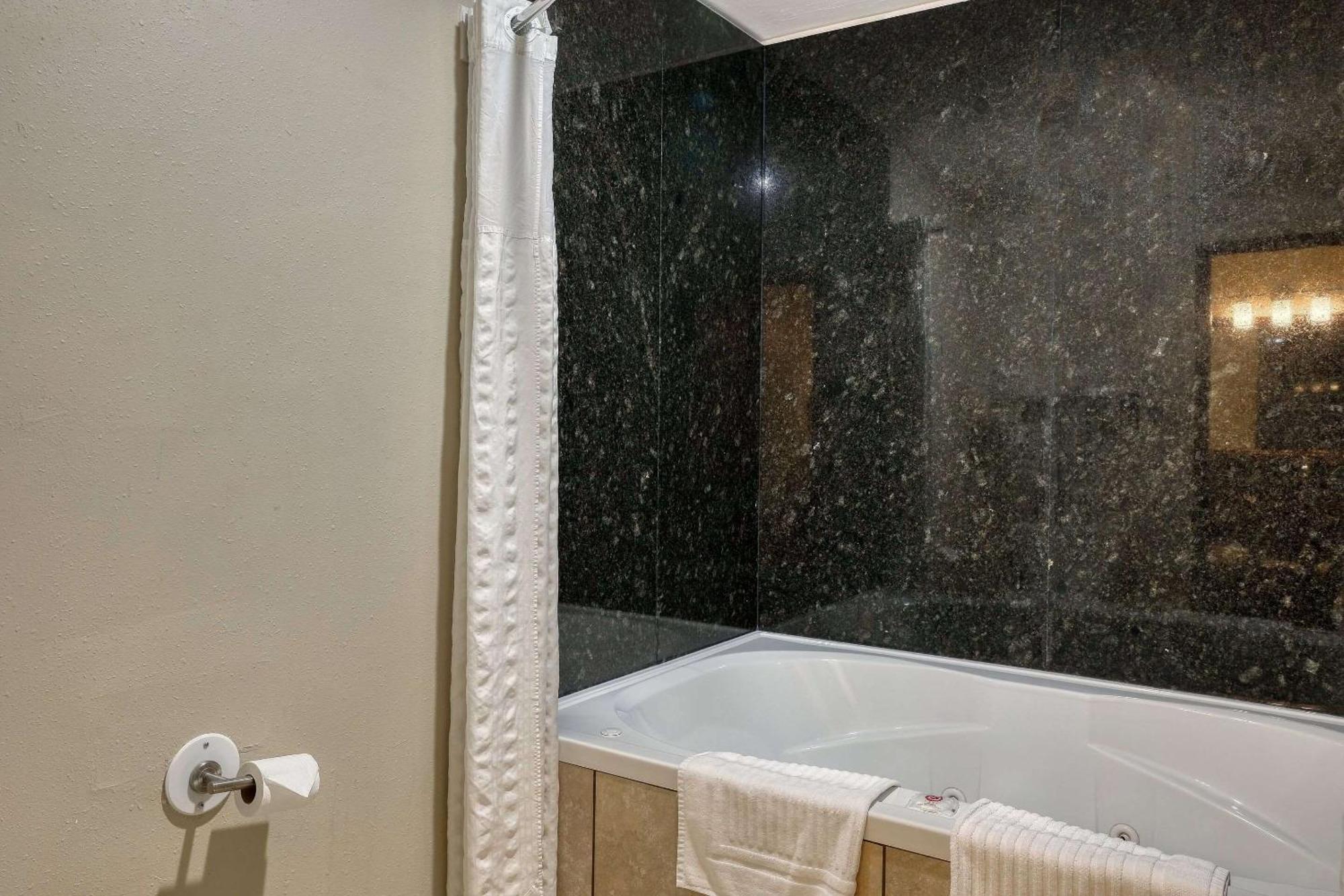 Executive King Suite - Non-Smoking